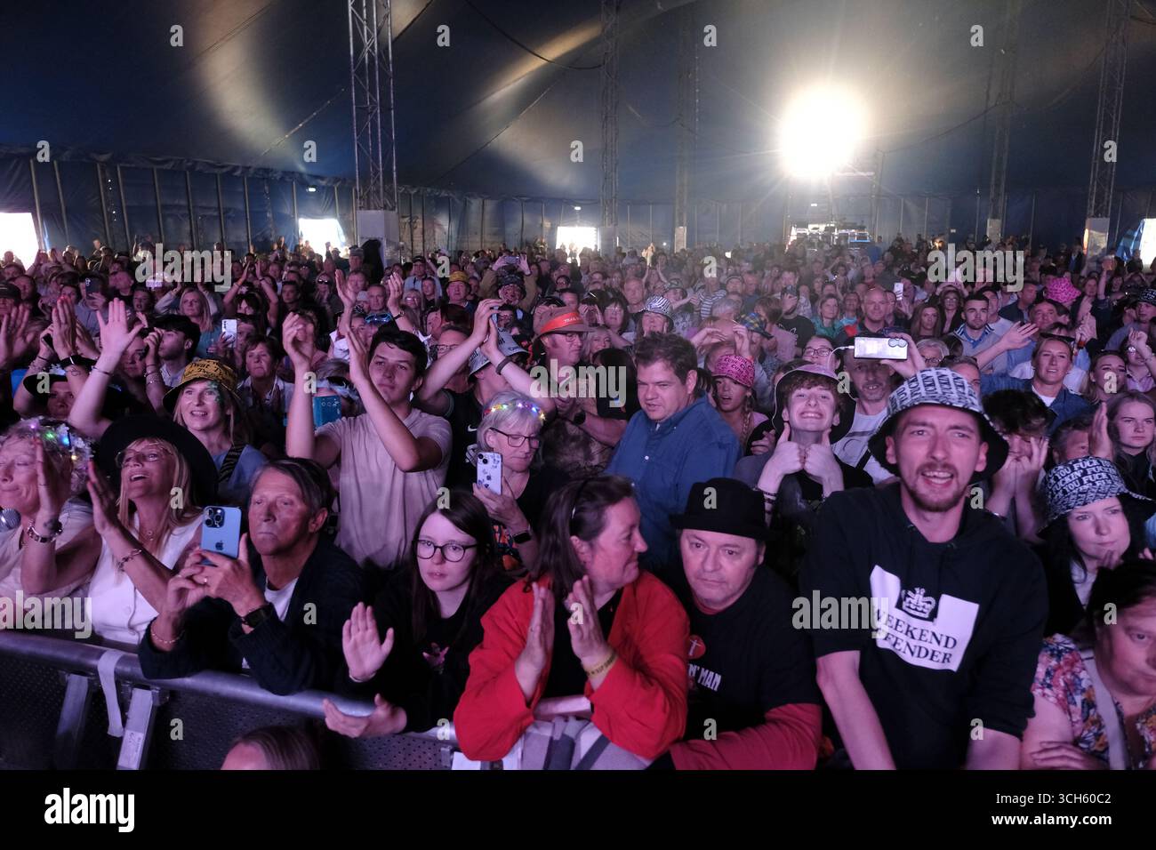 Jedburgh, Großbritannien. 31. August 2025. Nathan Carter trat am 30. August auf der Bühne des EdgeFest 2025 in Lilliardsedge nahe Jedburgh auf 2025. EdgeFest 2025, Musikfestival. Ein wachsendes Musikfestival in den schottischen Grenzen, das jetzt im dritten Jahr in Lilliardsedge in der Nähe von Jedburgh stattfindet. Musik und Unterhaltung für die ganze Familie, unter dem großen Dach. (Quelle: Rob Gray/Alamy Live News Stockfoto