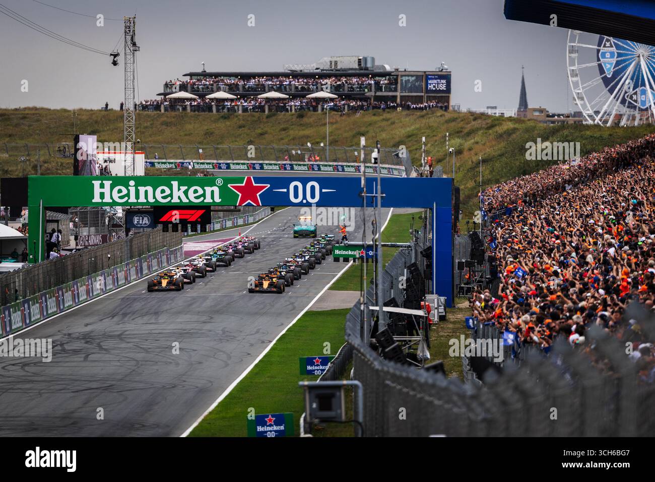 Circuit Zandvoort, Zandvoort, Niederlande. 31.August 2025; das Rennen beginnt während des Grand Prix der Formel 1 von Italien Credit: Jay Hirano/AFLO/Alamy Live News Stockfoto