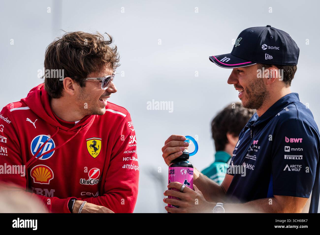 Circuit Zandvoort, Zandvoort, Niederlande. 31.August 2025; Charles Leclerc und Pierre Gasly während des Formel-1-Grand-Prix von Italien Credit: Jay Hirano/AFLO/Alamy Live News Stockfoto