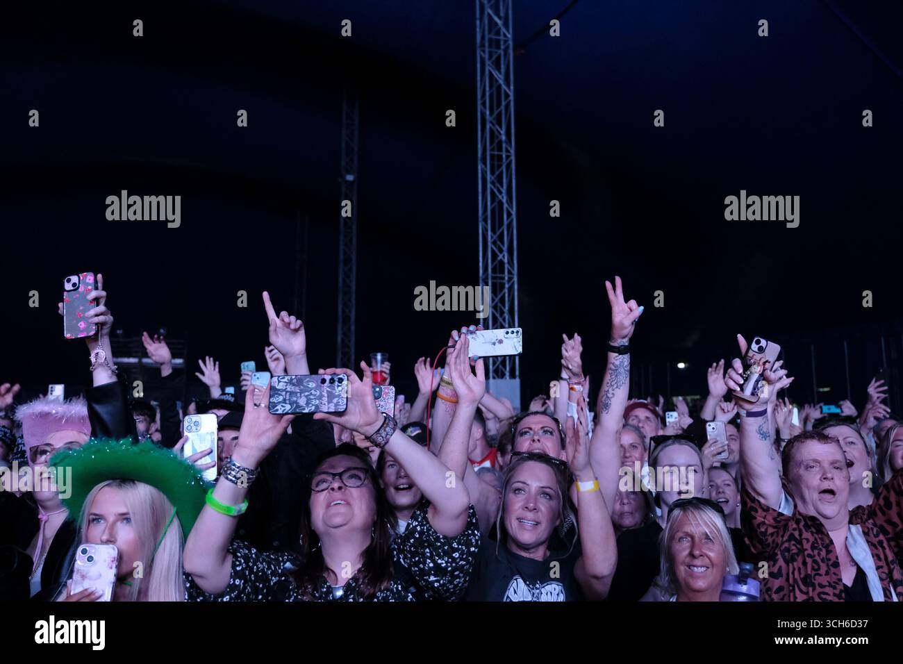 Jedburgh, Großbritannien. 31. August 2025. Beispiel tritt am zweiten Tag des EdgeFest 2025 in Lilliardsedge bei Jedburgh am 30. August 2025 auf. EdgeFest 2025, Musikfestival. Ein wachsendes Musikfestival in den schottischen Grenzen, das jetzt im dritten Jahr in Lilliardsedge in der Nähe von Jedburgh stattfindet. Musik und Unterhaltung für die ganze Familie, unter dem großen Dach. (Quelle: Rob Gray/Alamy Live News Stockfoto