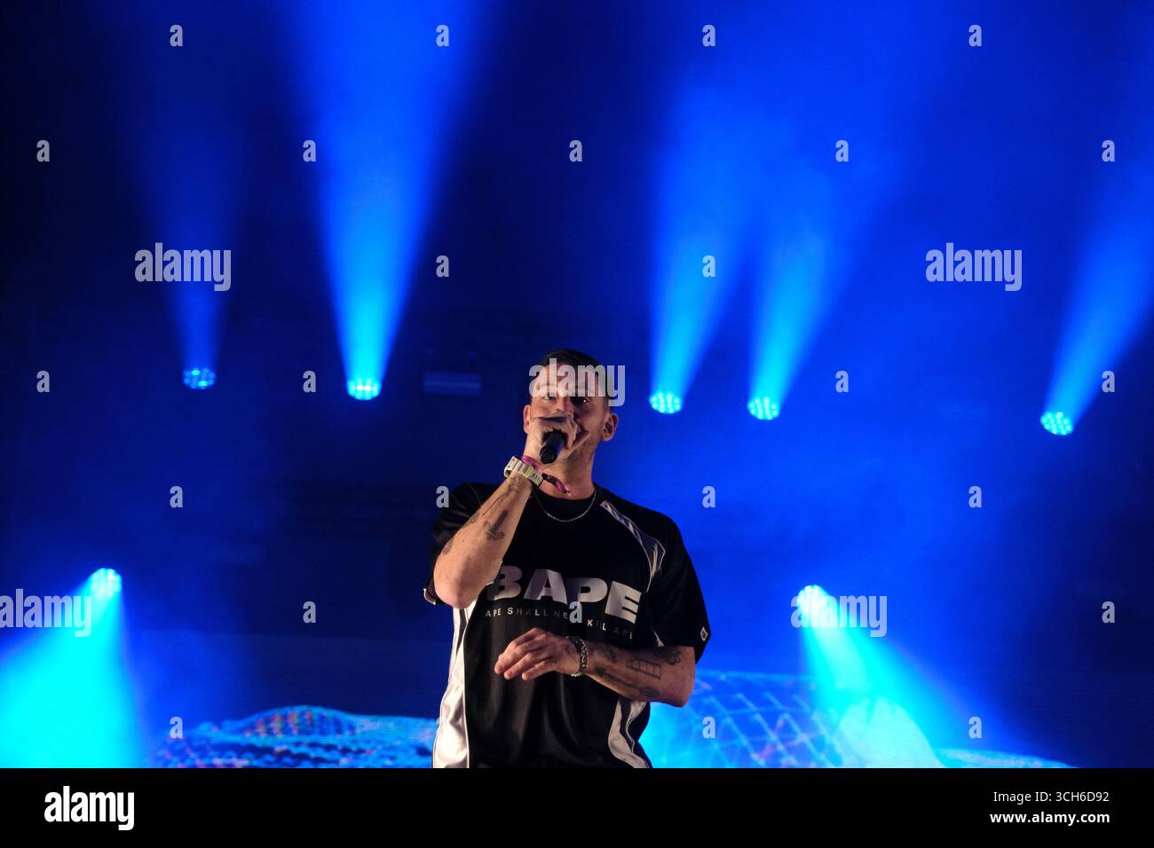 Jedburgh, Großbritannien. 31. August 2025. Beispiel tritt am zweiten Tag des EdgeFest 2025 in Lilliardsedge bei Jedburgh am 30. August 2025 auf. EdgeFest 2025, Musikfestival. Ein wachsendes Musikfestival in den schottischen Grenzen, das jetzt im dritten Jahr in Lilliardsedge in der Nähe von Jedburgh stattfindet. Musik und Unterhaltung für die ganze Familie, unter dem großen Dach. (Quelle: Rob Gray/Alamy Live News Stockfoto