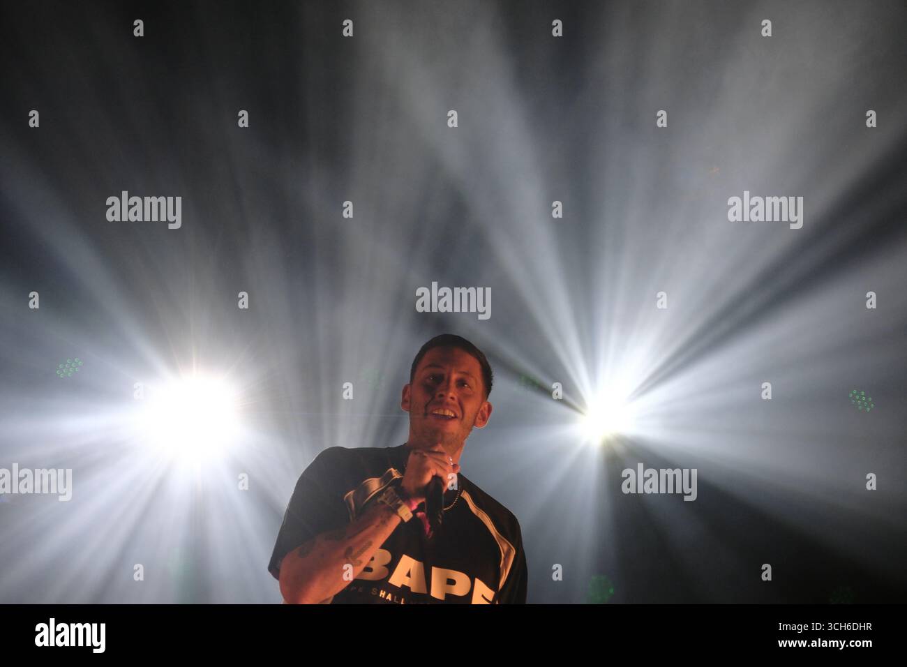 Jedburgh, Großbritannien. 31. August 2025. Beispiel tritt am zweiten Tag des EdgeFest 2025 in Lilliardsedge bei Jedburgh am 30. August 2025 auf. EdgeFest 2025, Musikfestival. Ein wachsendes Musikfestival in den schottischen Grenzen, das jetzt im dritten Jahr in Lilliardsedge in der Nähe von Jedburgh stattfindet. Musik und Unterhaltung für die ganze Familie, unter dem großen Dach. (Quelle: Rob Gray/Alamy Live News Stockfoto