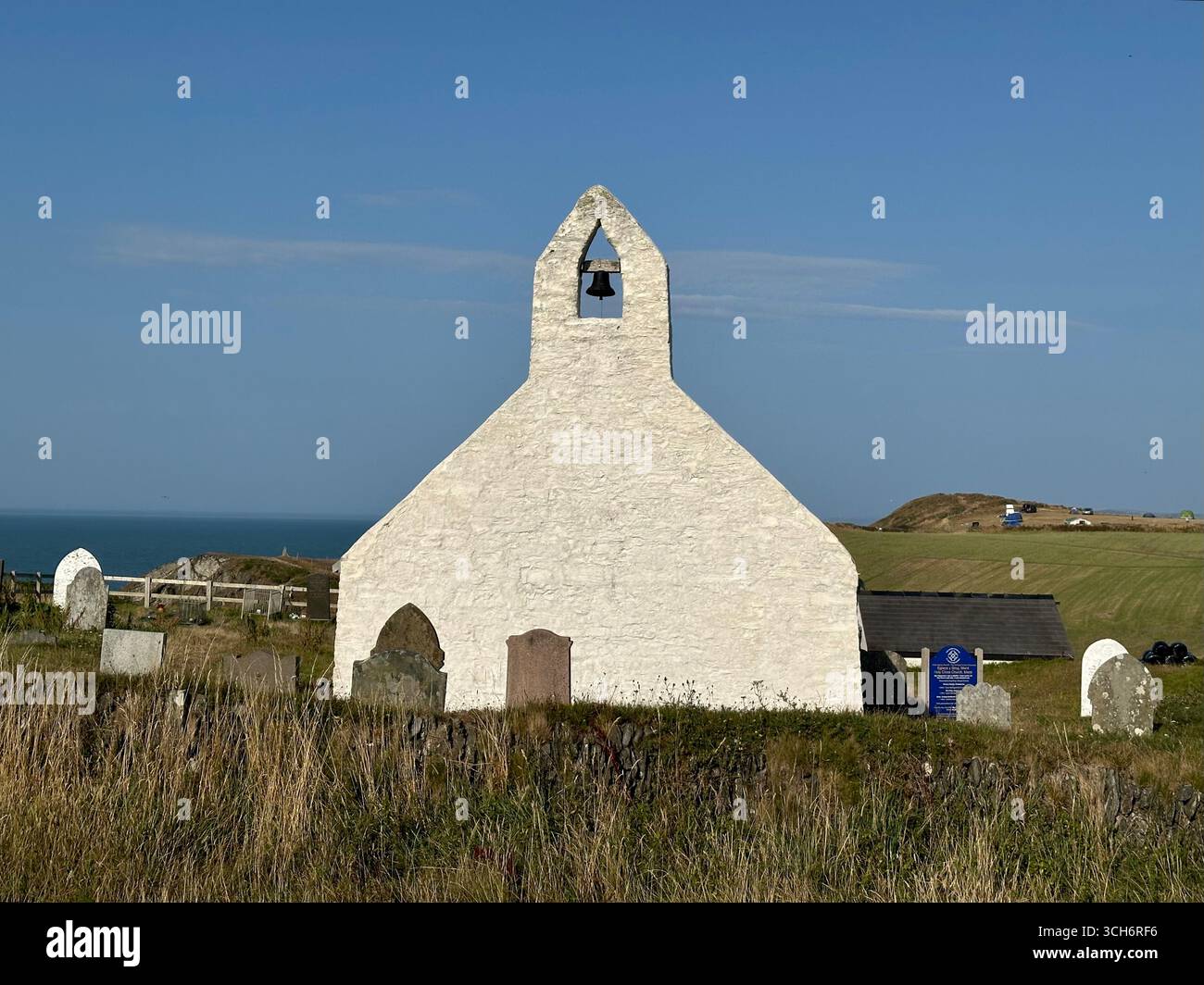 Kirche des Heiligen Kreuzes Mwnt Ceredigion Südwales - Smartphone-aufgenommenes Stockfoto