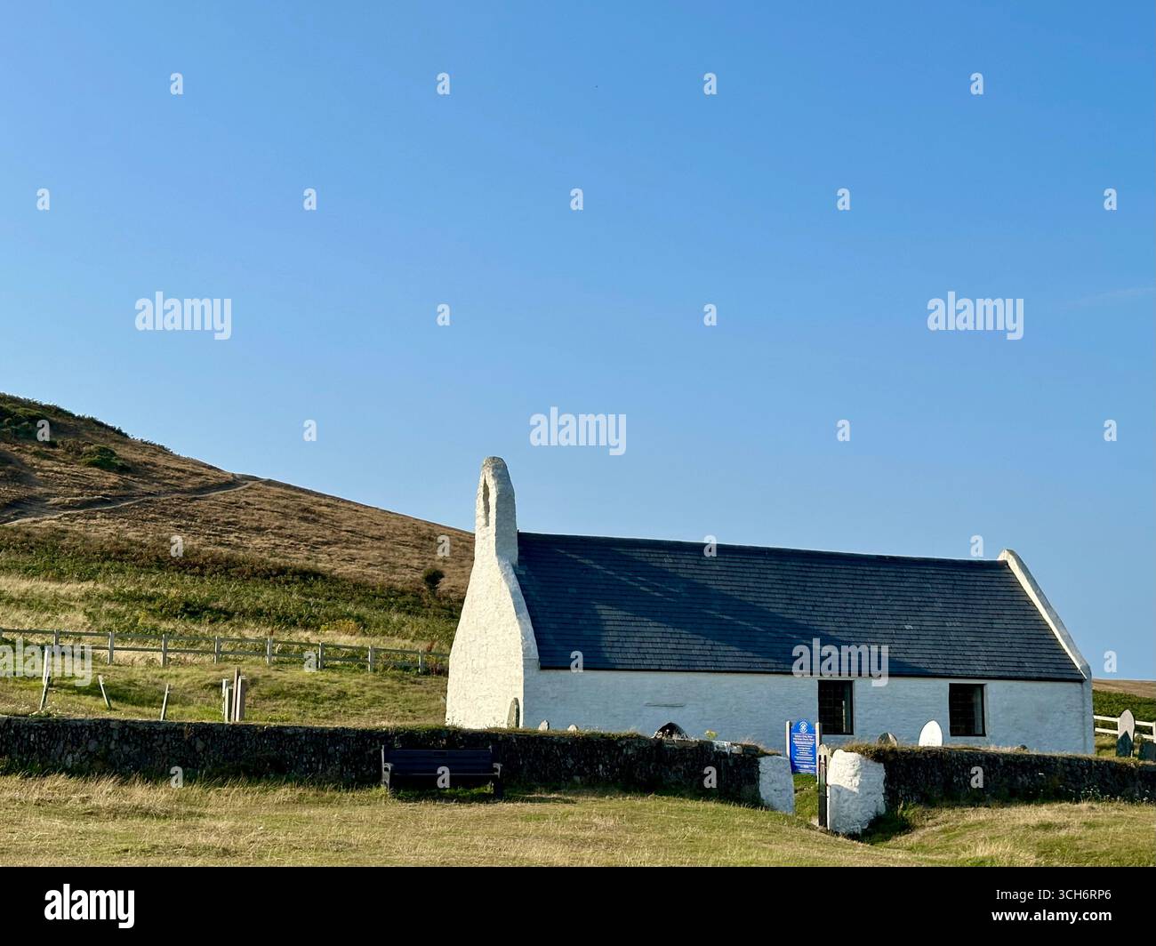Kirche des Heiligen Kreuzes Mwnt Ceredigion Südwales - Smartphone-aufgenommenes Stockfoto