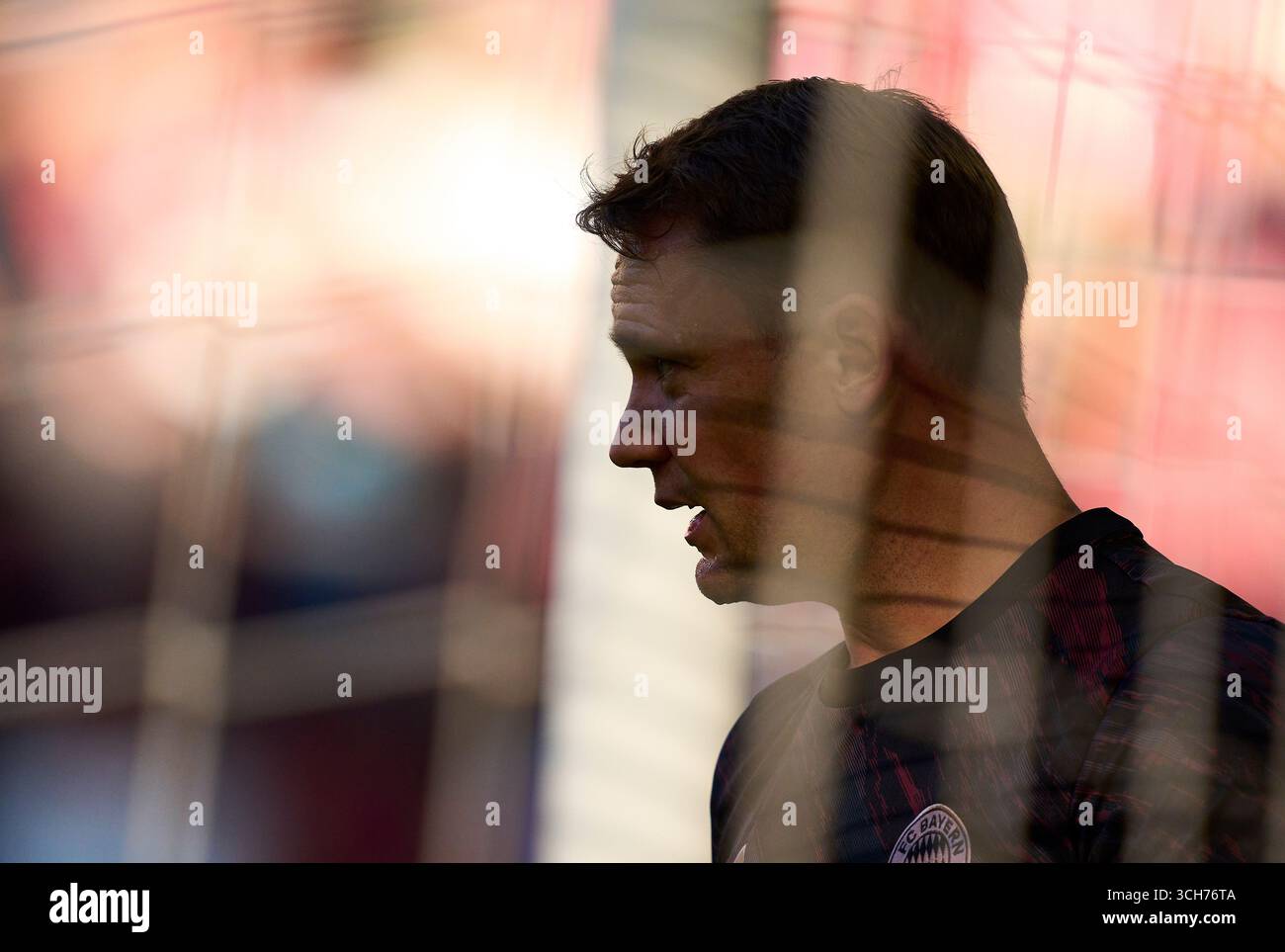 Augsburg, Deutschland. 30. August 2025. Manuel neuer, Torhüter des FC Bayern München im Spiel FC AUGSBURG - FC BAYERN München 2-3 am 30. August 2025 in der WWK Arena Augsburg. Saison 2025/2026, 1.Bundesliga, FCB, Spieltag 2, 2.Spieltag Fotograf: ddp Images/STAR-Images - DFL-VORSCHRIFTEN VERBIETEN JEDE VERWENDUNG VON FOTOS als BILDSEQUENZEN und/oder QUASI-VIDEO - Credit: ddp Media GmbH/Alamy Live News Stockfoto