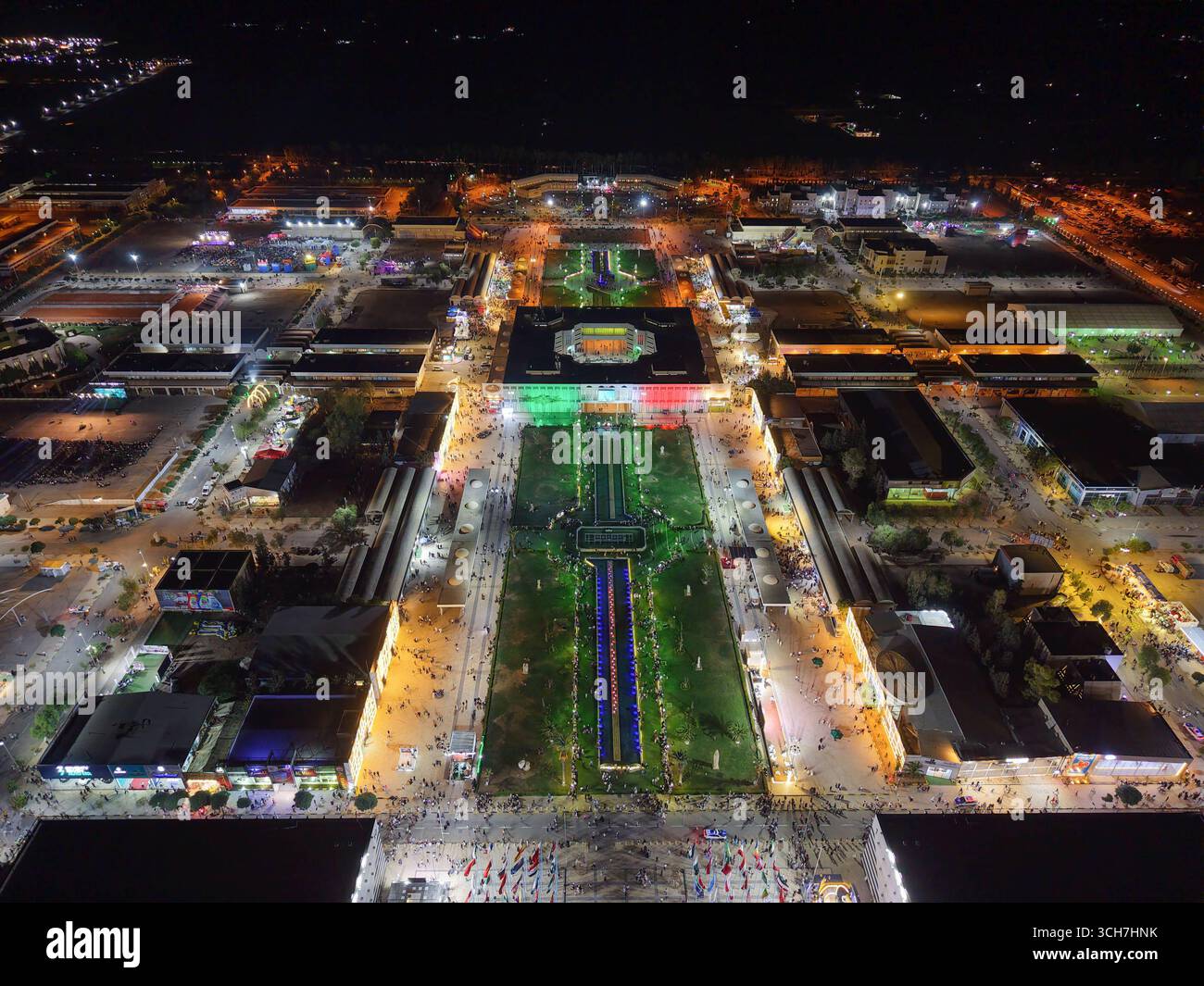 Drohnenaufnahme der syrischen Hauptstadt Damaskus Luftaufnahme der 62. Internationalen Messe Damaskus in Damaskus, der ersten Ausgabe nach dem Sturz des Assad-Regimes. Damaskus Syrien Copyright: XMohammadxBashirxAldaherx Stockfoto