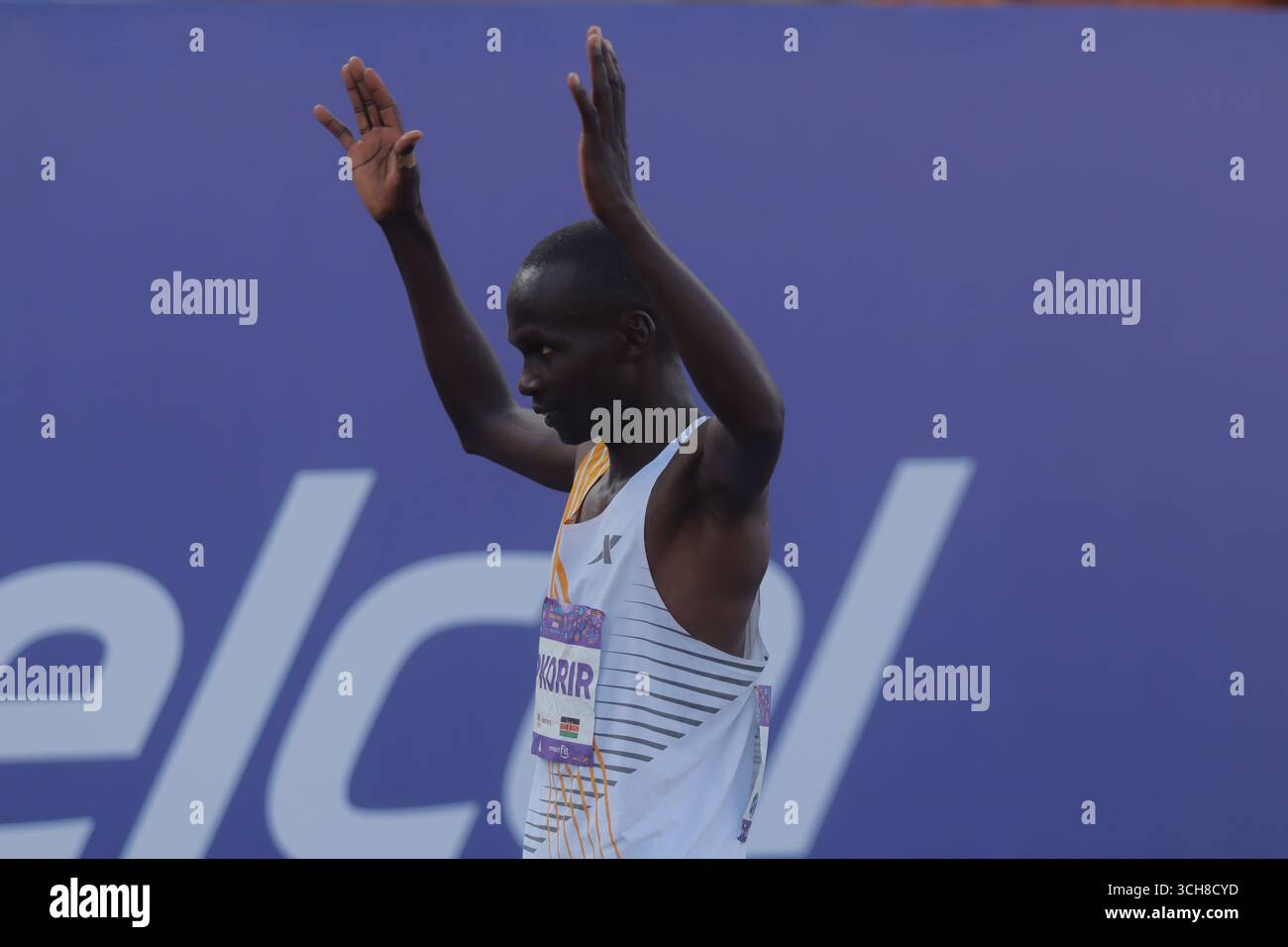 Mexiko-Stadt, Ciudad de Mexico, Mexiko. 31. August 2025. Bernard Kipkorir Na aus Kenia feierte nach Erreichen der Ziellinie den zweiten Platz in der Elite-Kategorie der Männer beim XLII Mexico City Marathon. Am 31. August 2025 in Mexiko-Stadt. (Kreditbild: © Carlos Santiago/eyepix via ZUMA Press Wire) NUR REDAKTIONELLE VERWENDUNG! Nicht für kommerzielle ZWECKE! Quelle: ZUMA Press, Inc./Alamy Live News Stockfoto