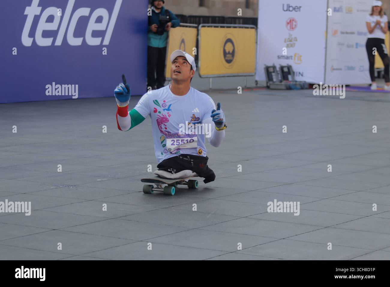 Mexiko-Stadt, Ciudad de Mexico, Mexiko. 31. August 2025. Ein Par-Athlet, der beim XLII Mexico City Marathon teilnahm. Am 31. August 2025 in Mexiko-Stadt. (Kreditbild: © Carlos Santiago/eyepix via ZUMA Press Wire) NUR REDAKTIONELLE VERWENDUNG! Nicht für kommerzielle ZWECKE! Quelle: ZUMA Press, Inc./Alamy Live News Stockfoto