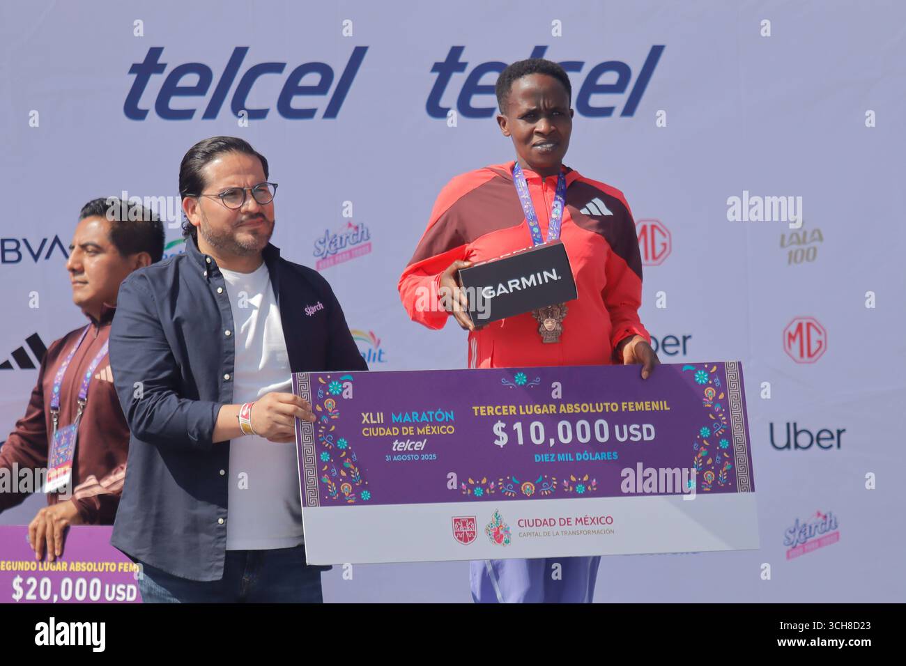 Mexiko-Stadt, Ciudad de Mexico, Mexiko. 31. August 2025. Ruth Danies Albert Jebet aus Bahrain belegt den dritten Platz in der Elite-Kategorie der Frauen beim XLII Mexico City Marathon. Am 31. August 2025 in Mexiko-Stadt. (Kreditbild: © Carlos Santiago/eyepix via ZUMA Press Wire) NUR REDAKTIONELLE VERWENDUNG! Nicht für kommerzielle ZWECKE! Quelle: ZUMA Press, Inc./Alamy Live News Stockfoto