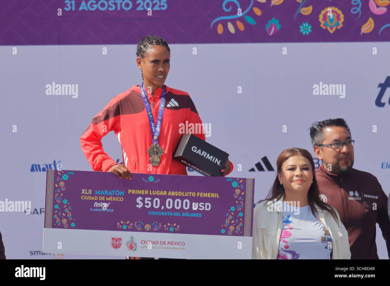 Mexiko-Stadt, Ciudad de Mexico, Mexiko. 31. August 2025. Bekelech Gudeta Borecha aus Äthiopien belegt den ersten Platz in der Kategorie der Frauen-Elite beim XLII Mexico City Marathon. Am 31. August 2025 in Mexiko-Stadt. (Kreditbild: © Carlos Santiago/eyepix via ZUMA Press Wire) NUR REDAKTIONELLE VERWENDUNG! Nicht für kommerzielle ZWECKE! Quelle: ZUMA Press, Inc./Alamy Live News Stockfoto