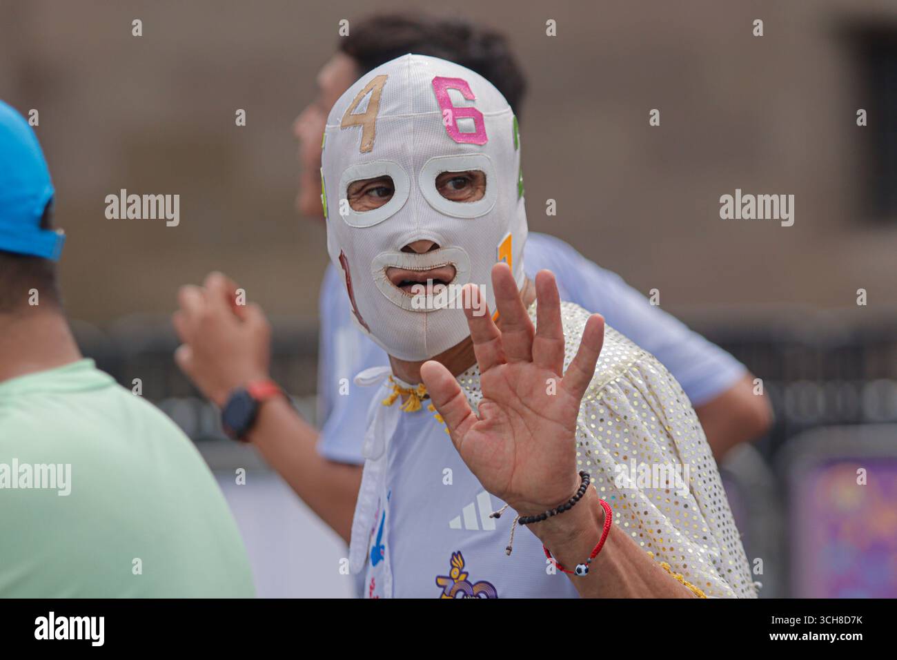 Mexiko-Stadt, Ciudad de Mexico, Mexiko. 31. August 2025. Trage eine Wrestling-Maske beim XLII Mexico City Marathon. Am 31. August 2025 in Mexiko-Stadt. (Kreditbild: © Carlos Santiago/eyepix via ZUMA Press Wire) NUR REDAKTIONELLE VERWENDUNG! Nicht für kommerzielle ZWECKE! Quelle: ZUMA Press, Inc./Alamy Live News Stockfoto