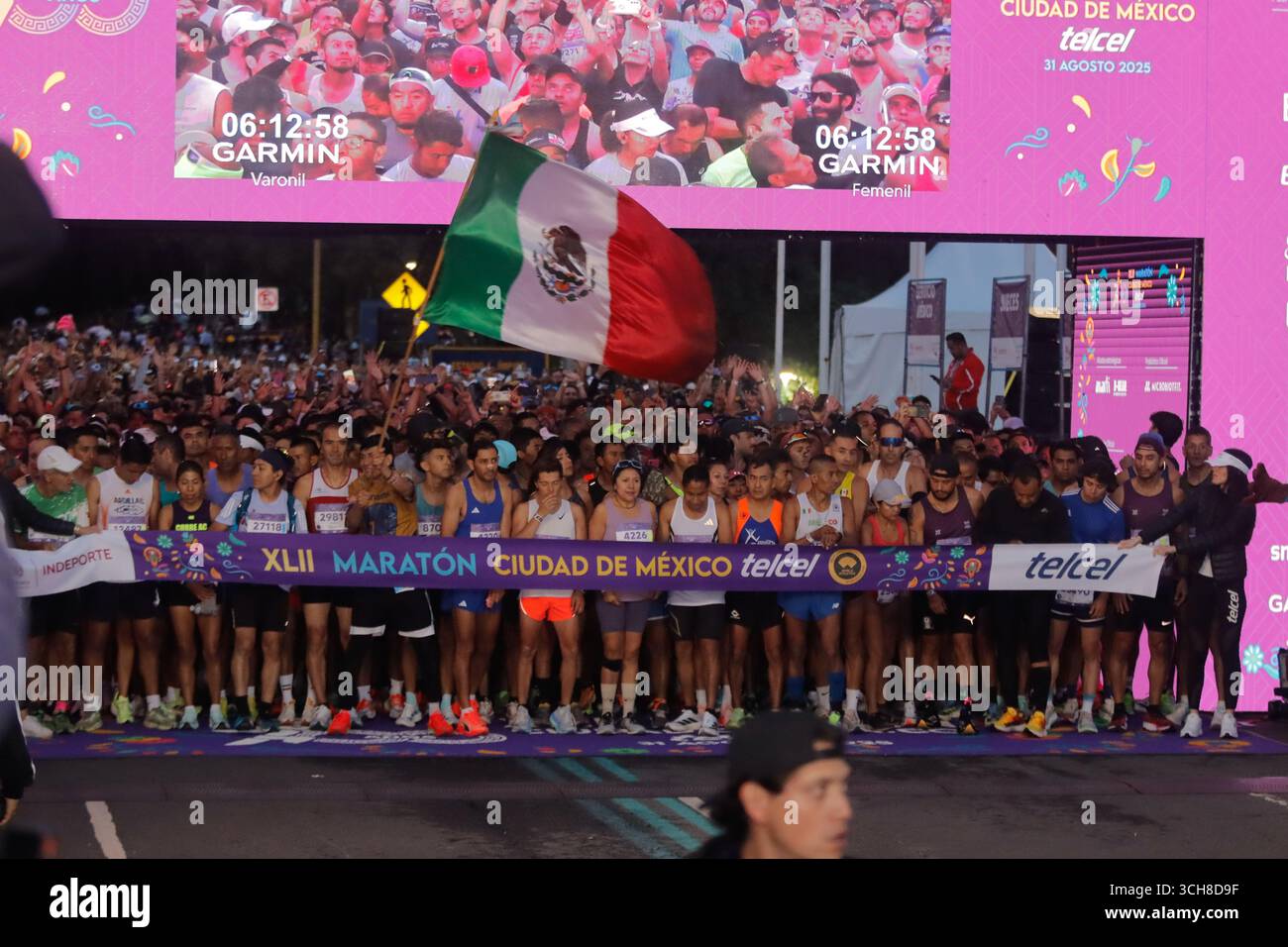 Mexiko-Stadt, Ciudad de Mexico, Mexiko. 31. August 2025. Teilnehmer am XLII Mexico City Marathon. Am 31. August 2025 in Mexiko-Stadt. (Kreditbild: © Carlos Santiago/eyepix via ZUMA Press Wire) NUR REDAKTIONELLE VERWENDUNG! Nicht für kommerzielle ZWECKE! Quelle: ZUMA Press, Inc./Alamy Live News Stockfoto
