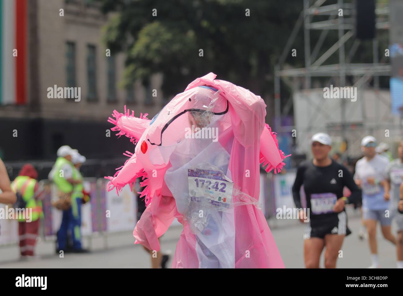 Mexiko-Stadt, Ciudad de Mexico, Mexiko. 31. August 2025. Eine Person, die am XLII Mexico City Marathon teilnimmt. Am 31. August 2025 in Mexiko-Stadt. (Kreditbild: © Carlos Santiago/eyepix via ZUMA Press Wire) NUR REDAKTIONELLE VERWENDUNG! Nicht für kommerzielle ZWECKE! Quelle: ZUMA Press, Inc./Alamy Live News Stockfoto