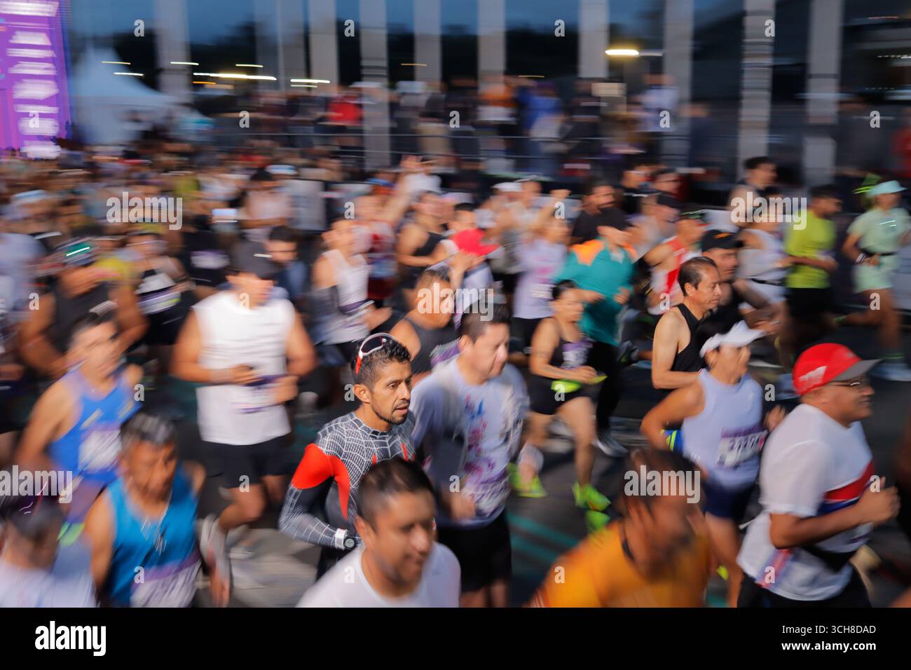 Mexiko-Stadt, Ciudad de Mexico, Mexiko. 31. August 2025. Teilnehmer am XLII Mexico City Marathon. Am 31. August 2025 in Mexiko-Stadt. (Kreditbild: © Carlos Santiago/eyepix via ZUMA Press Wire) NUR REDAKTIONELLE VERWENDUNG! Nicht für kommerzielle ZWECKE! Quelle: ZUMA Press, Inc./Alamy Live News Stockfoto