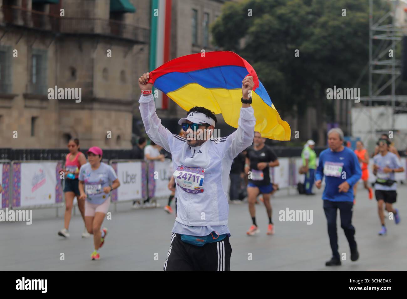 Mexiko-Stadt, Ciudad de Mexico, Mexiko. 31. August 2025. Ein Mann läuft beim XLII Mexico City Marathon. Am 31. August 2025 in Mexiko-Stadt. (Kreditbild: © Carlos Santiago/eyepix via ZUMA Press Wire) NUR REDAKTIONELLE VERWENDUNG! Nicht für kommerzielle ZWECKE! Quelle: ZUMA Press, Inc./Alamy Live News Stockfoto