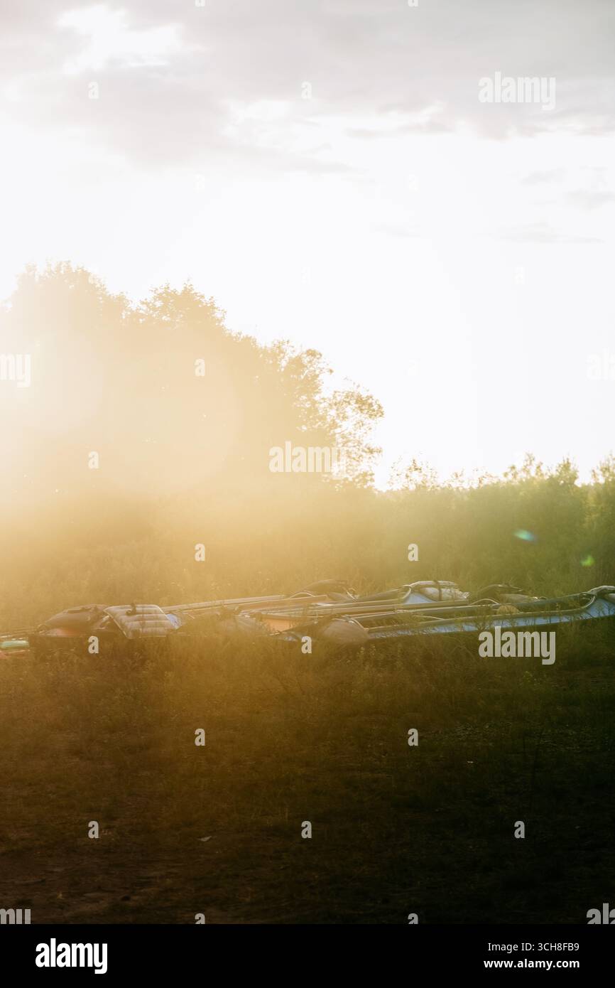 Schlauchboote bei Morgensonne Stockfoto