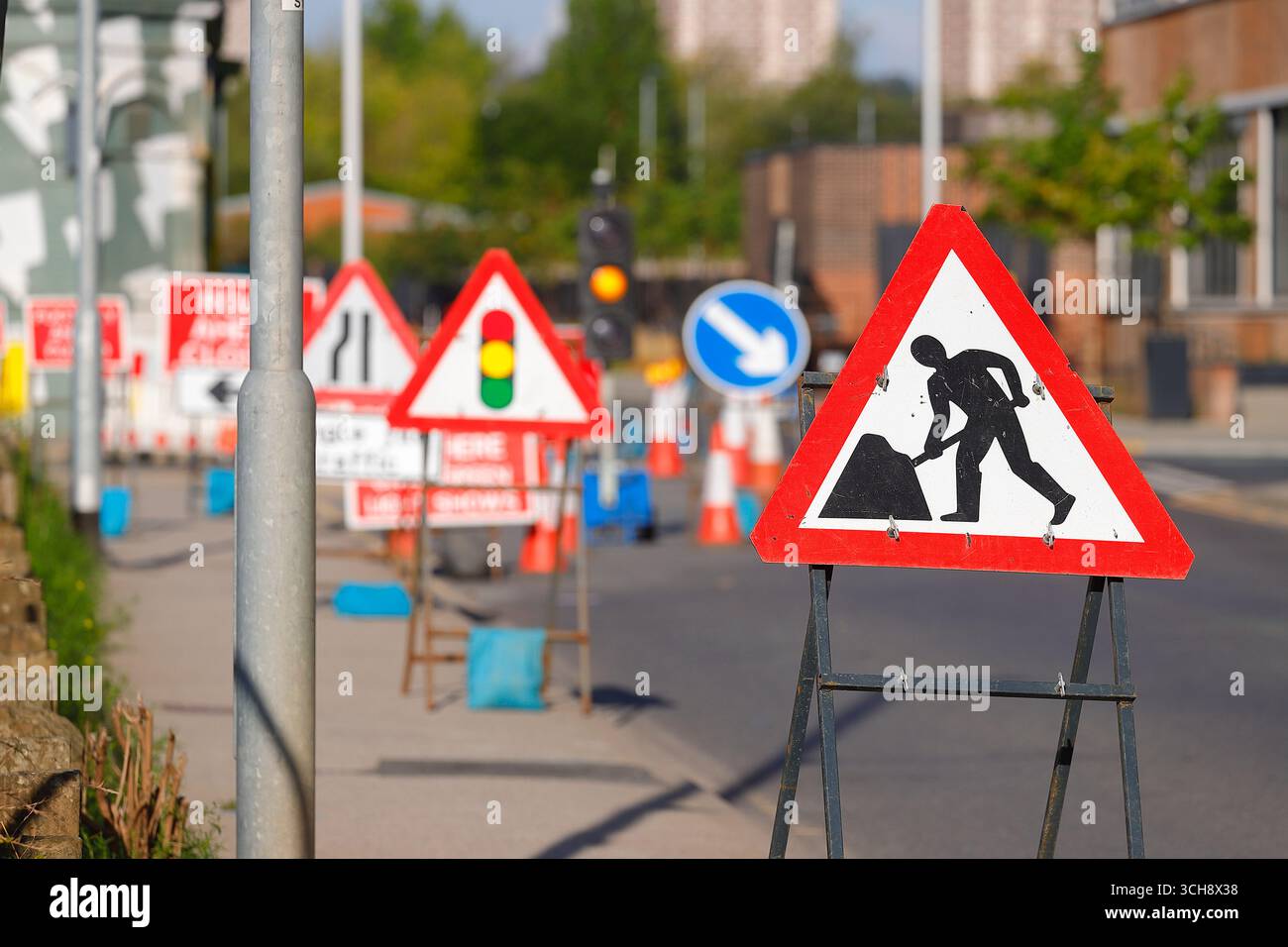 Straßenbeschilderung in Leeds, West Yorkshire, Großbritannien Stockfoto