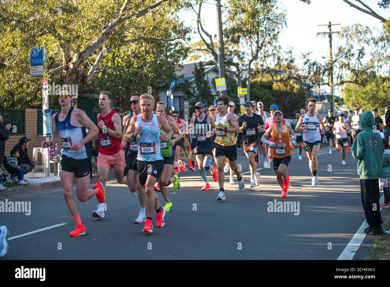 Der Sydney Marathon 2025 zog eine weltweite Gruppe von 35.000 Teilnehmern für seine erste Aufnahme als einer der Abbott World Marathon Majors an. Stockfoto