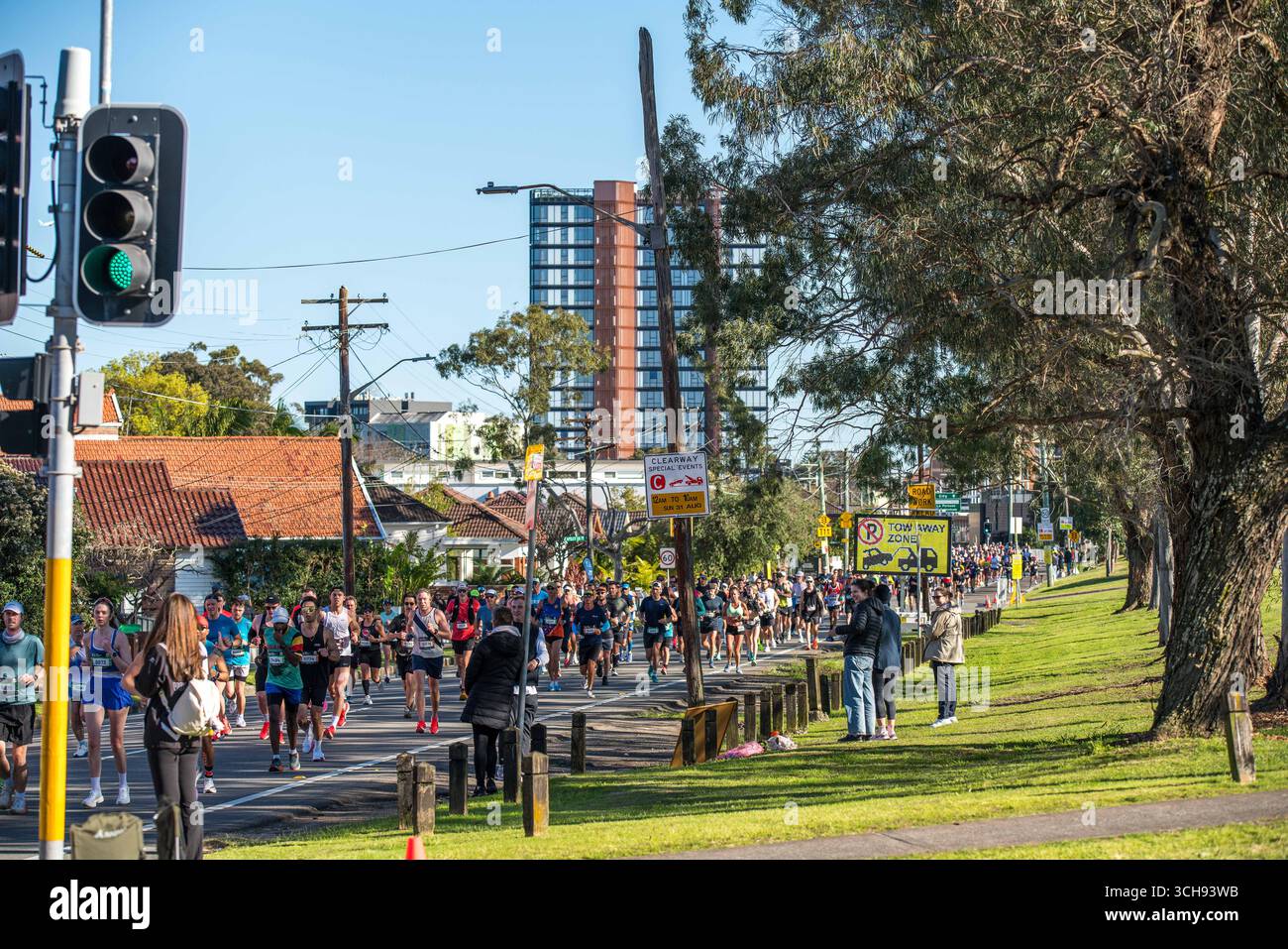 Der Sydney Marathon 2025 zog eine weltweite Gruppe von 35.000 Teilnehmern für seine erste Aufnahme als einer der Abbott World Marathon Majors an. Stockfoto
