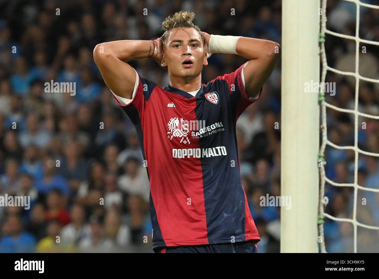 Sebastiano Esposito aus Cagliari wurde während des Spiels der Serie A Enilive zwischen Napoli und Cagliari im Diego Armando Maradona Stadion gesehen. Endpunktzahl Neapel 1: 0 Cagliari. Stockfoto