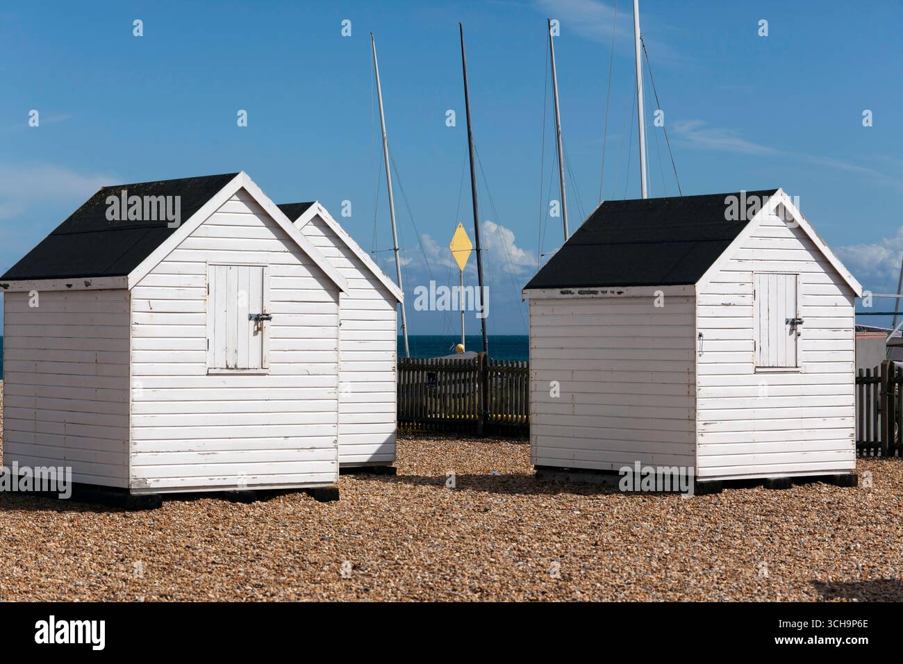 White Beach Hütten, neben dem Downs Sailing Club, Walmer Seafront, Deal, Kent, CT14 7DY Stockfoto