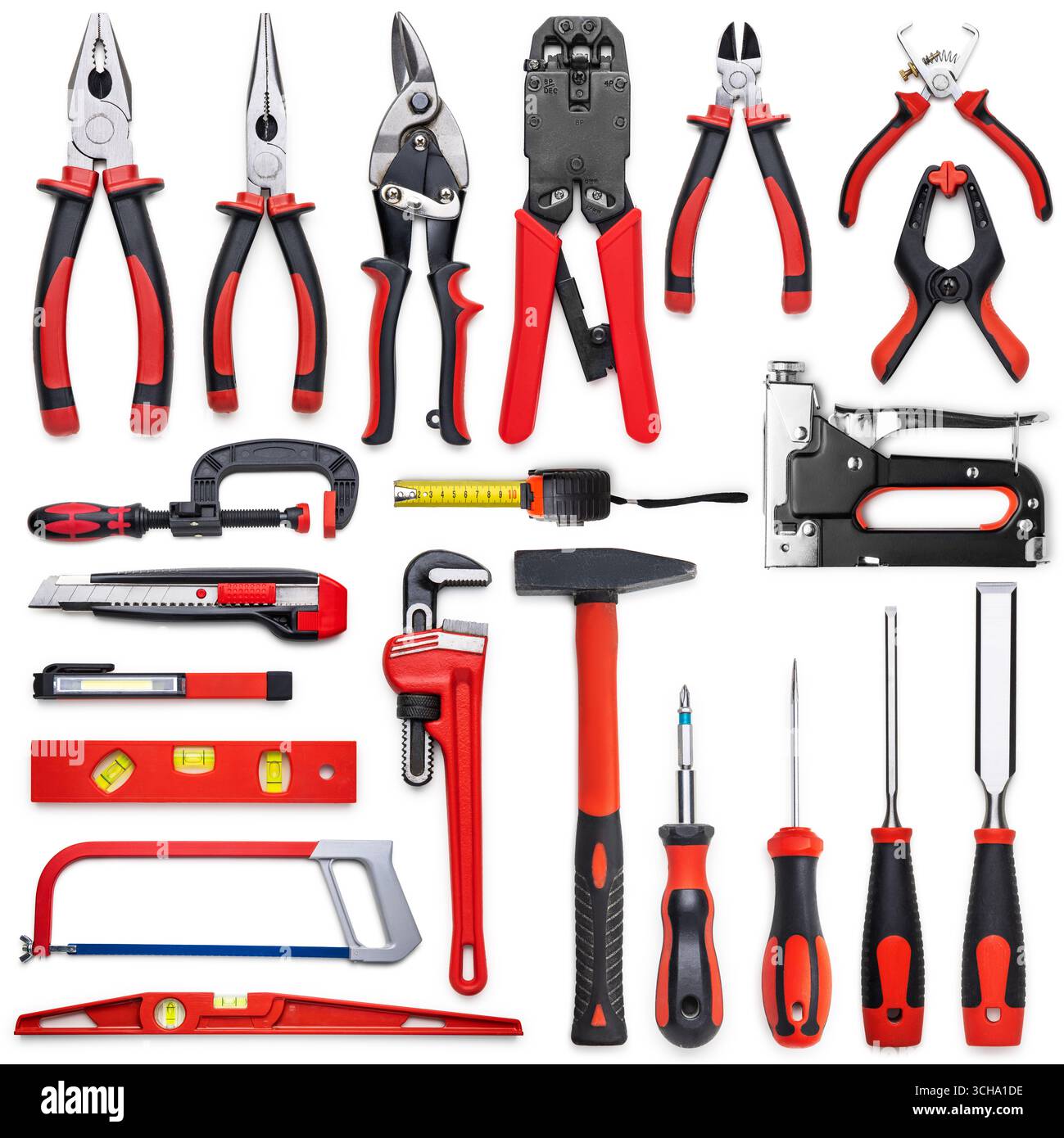 Eine übersichtliche Sammlung wichtiger Handwerkzeuge in Rot und Schwarz, ideal für Wartungs-, Reparatur-, Bau- und Bastelaufgaben. Stockfoto