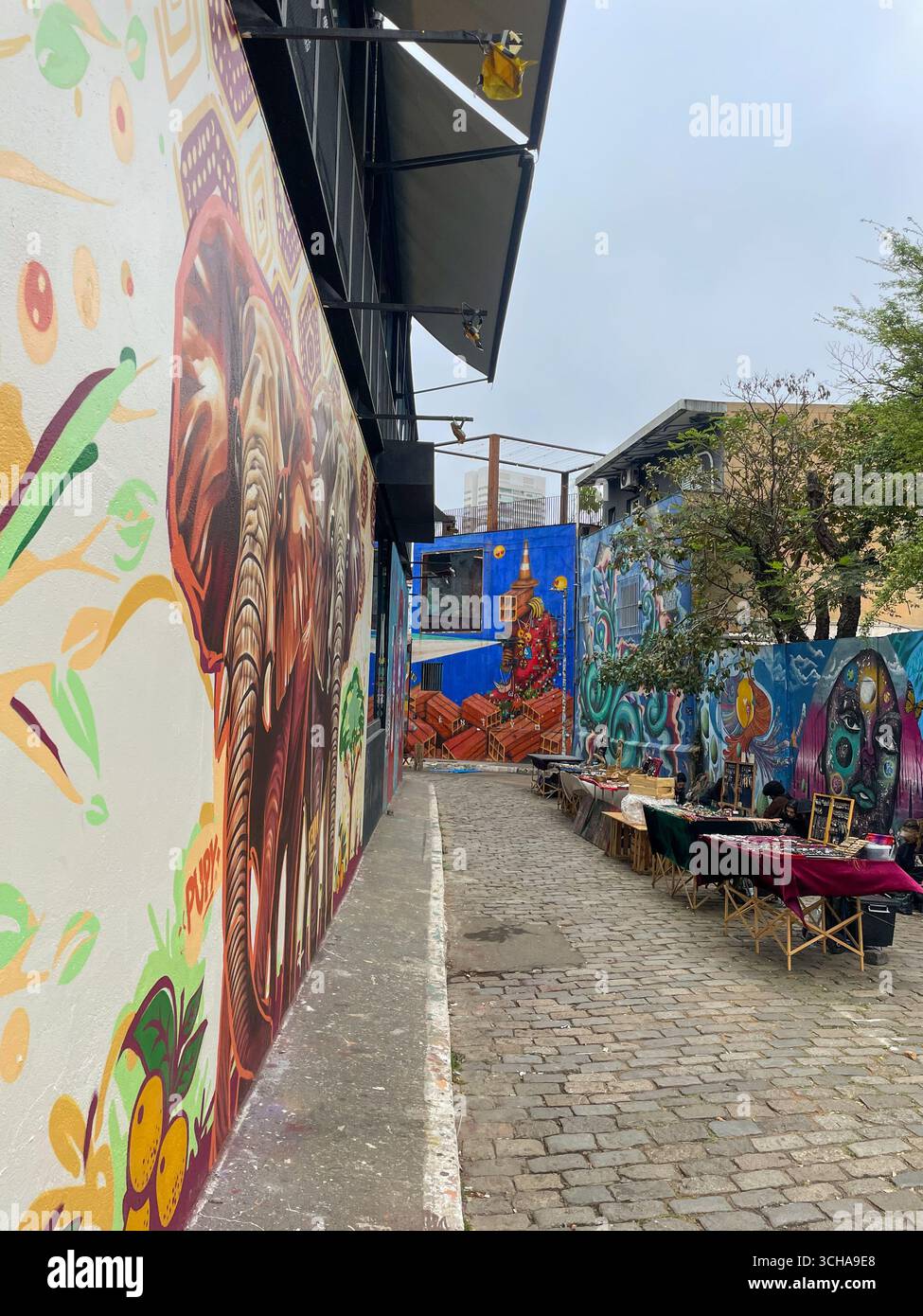 Beco do Batman. Künstlerisches Viertel in Sao Paulo, Brasilien. August 2025. Stockfoto