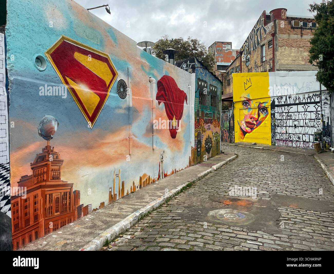 Beco do Batman. Künstlerisches Viertel in Sao Paulo, Brasilien. August 2025. Stockfoto
