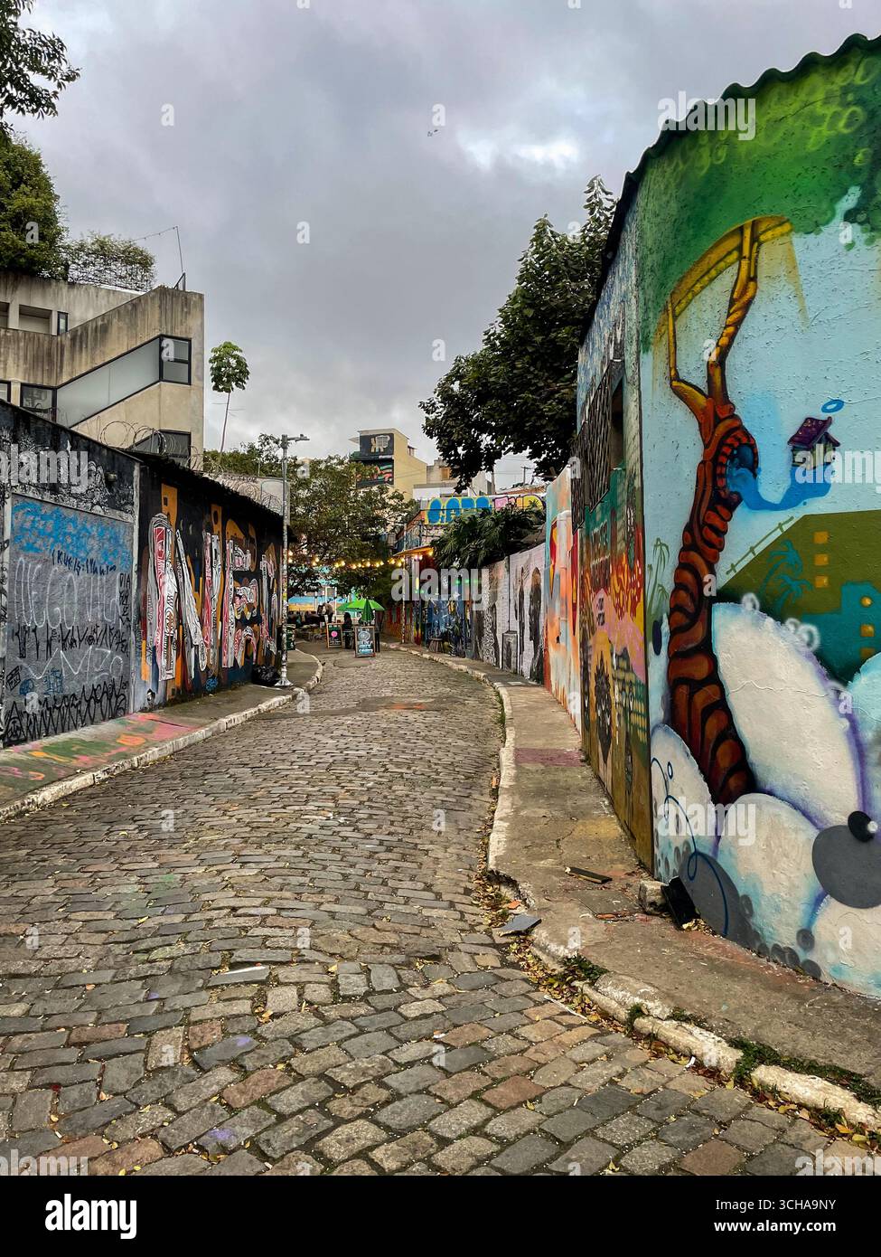 Beco do Batman. Künstlerisches Viertel in Sao Paulo, Brasilien. August 2025. Stockfoto