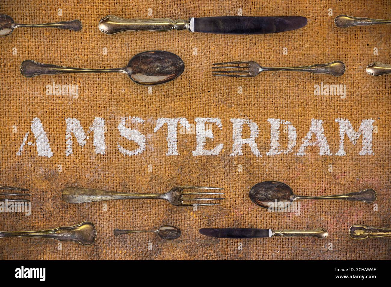 Vintage-Bild von alten Gabeln, Messern und Löffeln mit dem Text Amsterdam Stockfoto