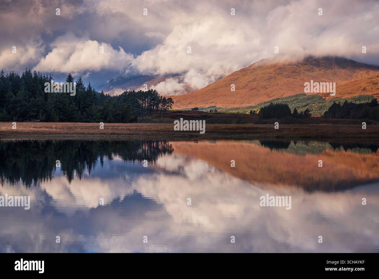 Dramatisches Schottland am Loch Tulla in der Nähe der Bridge of Orchy in den Highlands von Schottland Stockfoto
