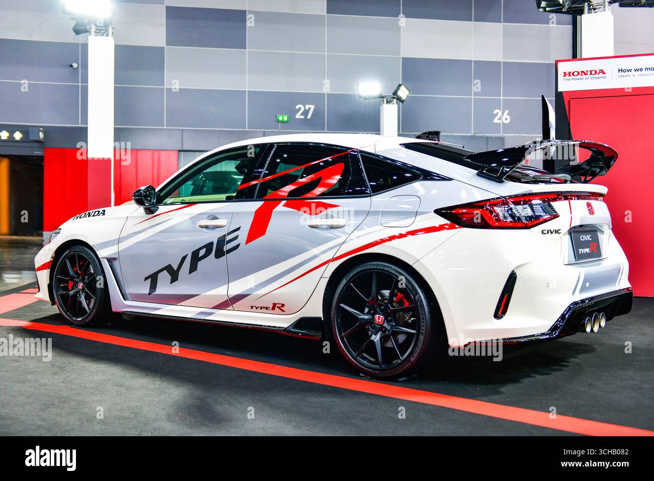 BANGKOK, THAILAND - August 30,2025: Honda Civic Type R (FL5) 2,0 VTEC Turbo 330 ps im Bangkok Auto Salon BITEC Bangna Stockfoto