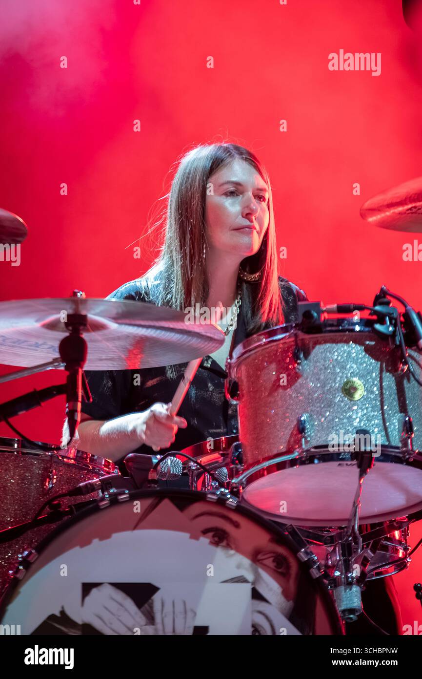 Roma Summer Fest, Rom, Italien, 30. August 2025, Audrey Tait spielt die Trommel während der Franz Ferdinand European Tour 2025 - Musikkonzert Stockfoto