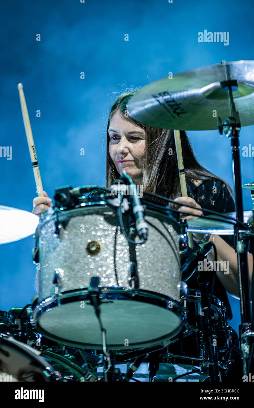 Roma Summer Fest, Rom, Italien, 30. August 2025, Audrey Tait spielt die Trommel während der Franz Ferdinand European Tour 2025 - Musikkonzert Stockfoto