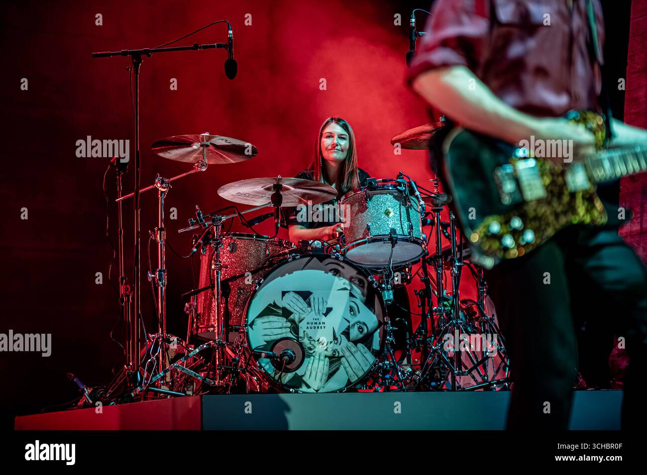 Roma Summer Fest, Rom, Italien, 30. August 2025, Audrey Tait spielt die Trommel während der Franz Ferdinand European Tour 2025 - Musikkonzert Stockfoto