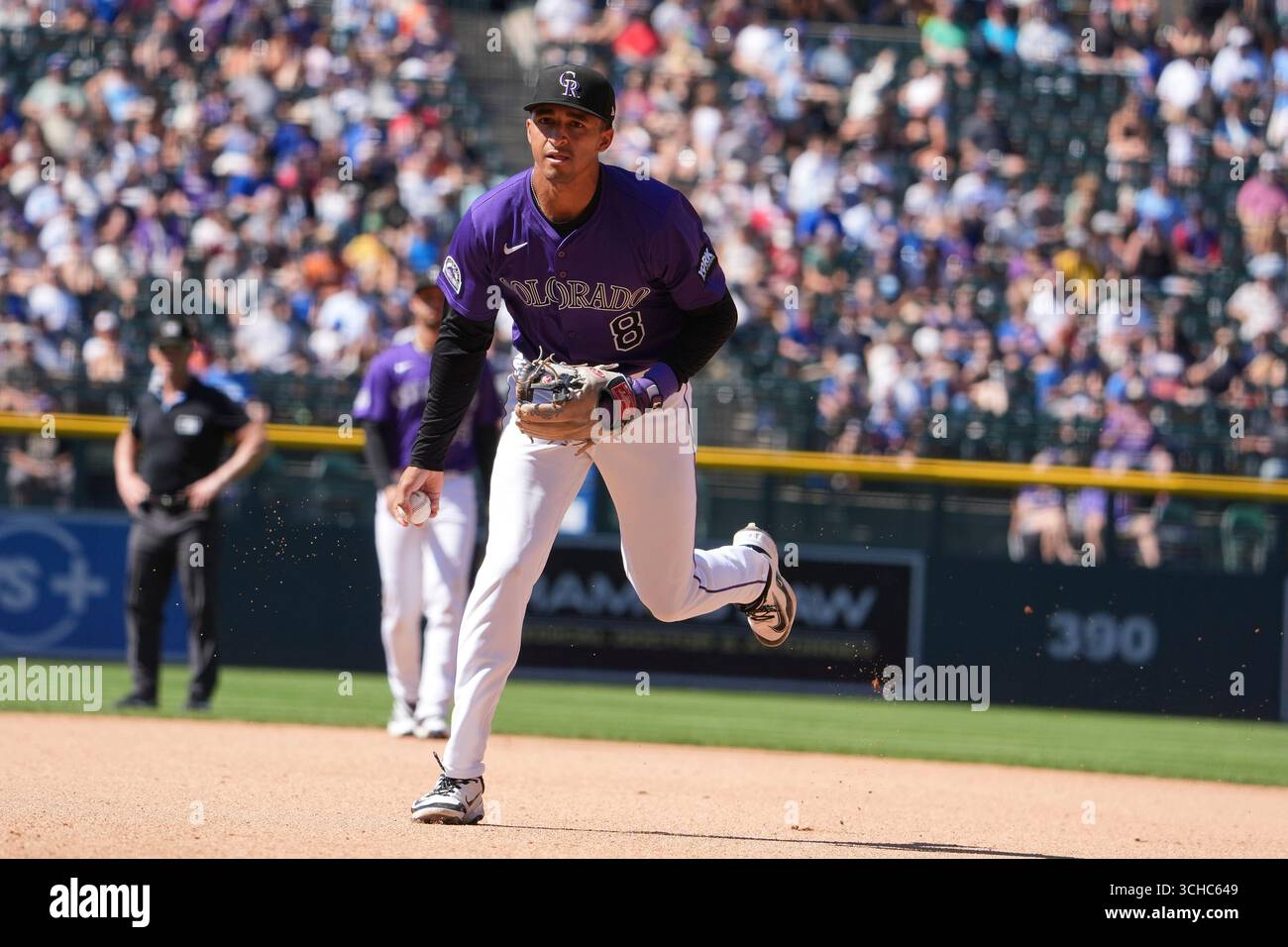 31 2025. August: Colorado zweiter Baseman Ryan Ritter (8) spielt während des Spiels zwischen den Chicago Cubs und den Colorado Rockies im Coors Field in Denver Co. David Seelig/Cal Sport Medi Stockfoto