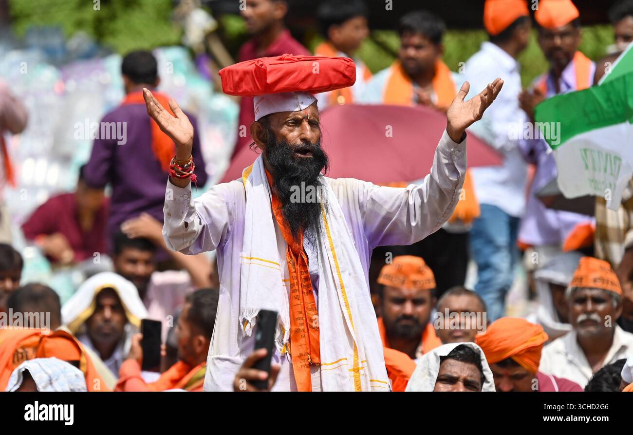 MUMBAI, INDIEN – 1. SEPTEMBER: Unterstützer und Mitglieder der Maratha-Gemeinschaft versammelten sich in Azad Maidan, um den Maratha-Quotenaktivisten Manoj Jarange Patil während seines Hungerstreiks zu unterstützen, um am 1. September 2025 in Mumbai, Indien, eine Maratha-Reservierung unter OBC-Quote zu fordern. (Foto: Raju Shinde/Hindustan Times/SIPA USA) Credit: SIPA US/Alamy Live News Stockfoto