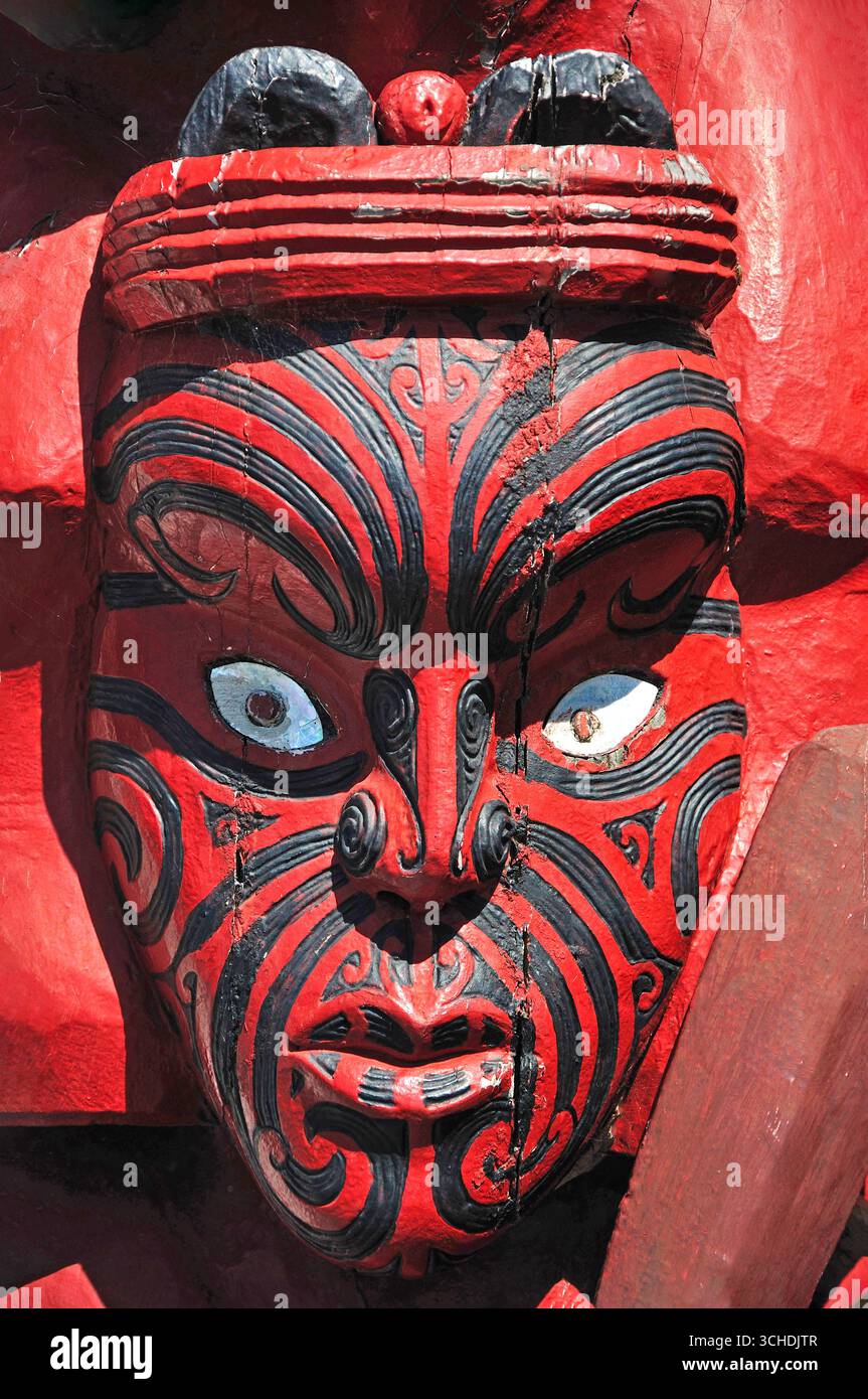 Maori-Schnitzereien von Tor, Nga Hau E Wha nationalen Marae, Seiten Straße, Aranui, Christchurch, Canterbury, Südinsel, Neuseeland Stockfoto