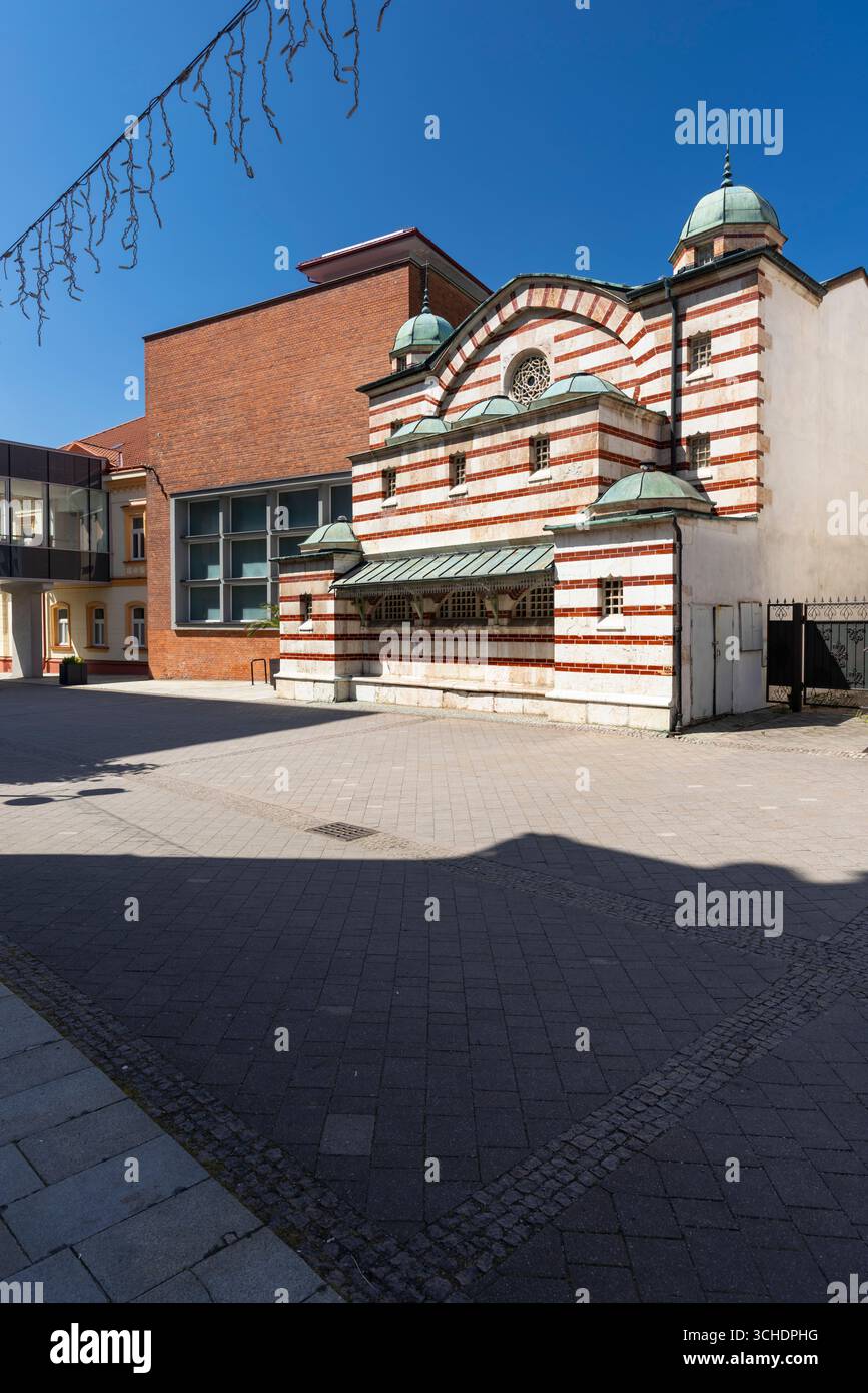 Das türkische Hammam-Badehaus mit seiner unverwechselbaren maurischen Wiederbelebungsarchitektur befindet sich in Trencianske Teplice, Slowakei, ein Zeugnis für die Spa-Hist der Stadt Stockfoto