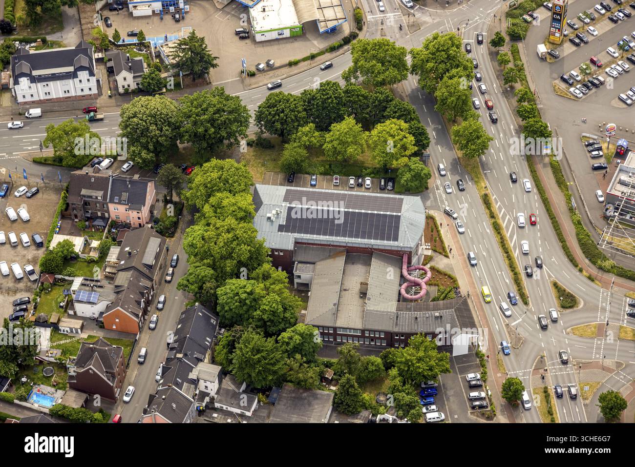 Luftansicht, Hallenbad Sterkrade, Tackenberg West, Oberhausen, Ruhrgebiet, Nordrhein-Westfalen, Deutschland, Badeanstalt, Badeanstalt Stockfoto