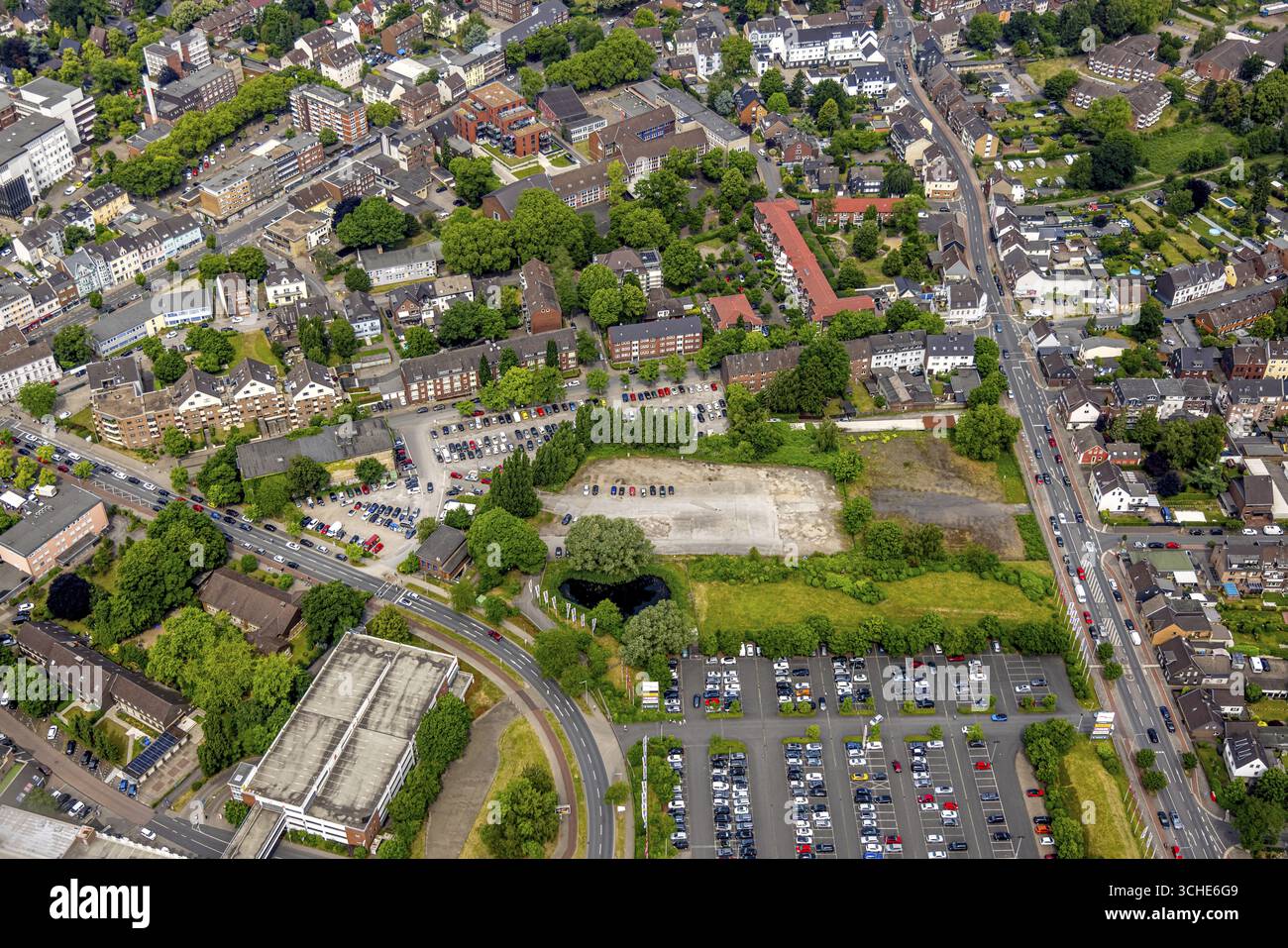 Luftaufnahme, Brachfeld und Parkplatz Eichelkampstraße Ecke Holtener Straße, Sterkrade Mitte, Oberhausen, Ruhrgebiet, Nordrhein-Westfalen, Deutsch Stockfoto