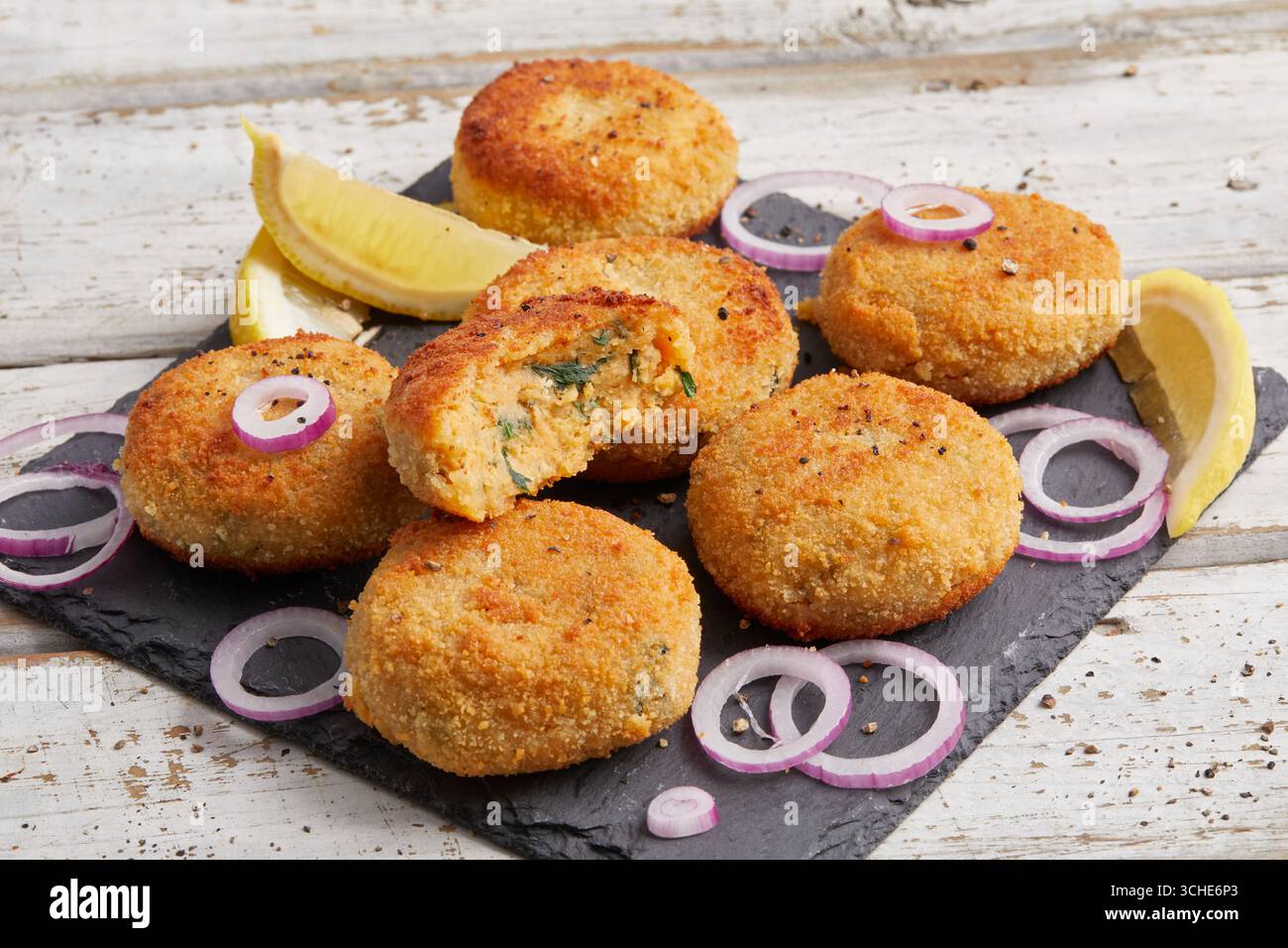 Kartoffelpastete mit Brokkoli Stockfoto