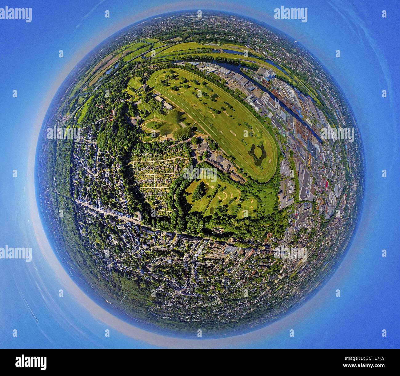 Luftaufnahme, Rennbahn mit Golfplatz Golfclub Mühlheim an der Ruhr Raffelberg, Südhafen, Globus, Fischaugenbild, 360°-Bild, winzige Welt, Stockfoto
