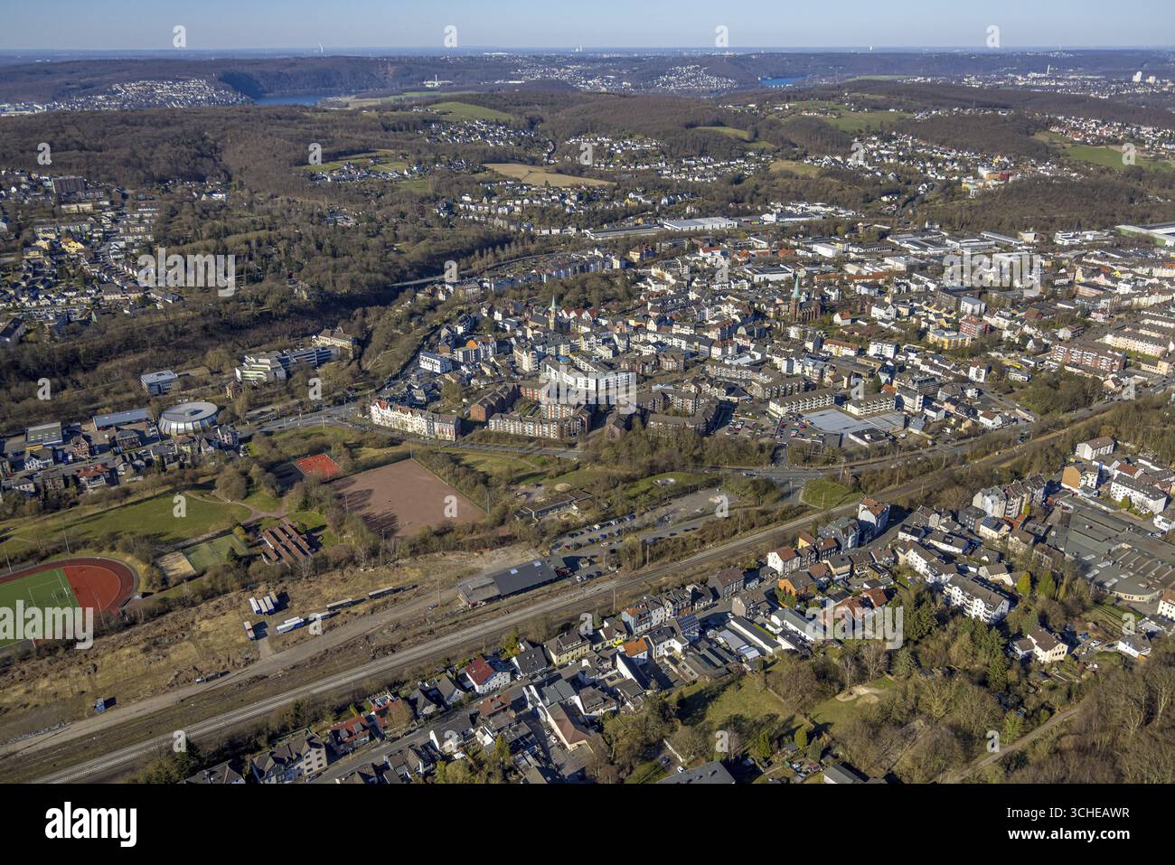 Blick aus der Vogelperspektive, Bezirksportzentrum Haspe, Sportclub Haspe, Blick auf Haspe, Haspe, Hagen, Ruhrgebiet, Nordrhein-Westfalen, Deutschland Stockfoto
