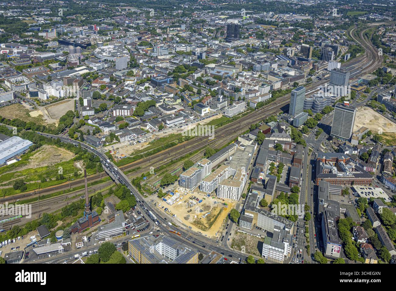 Luftaufnahme, Blick ins Stadtzentrum und Baustelle eines neuen Literaturviertels für Büros und Wohnungen zwischen Sachsenstraße und Bert-Brecht-Straße, ra Stockfoto