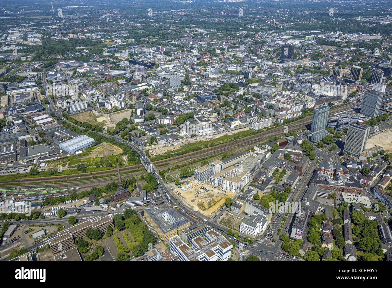 Luftaufnahme, Blick ins Stadtzentrum und Baustelle eines neuen Literaturviertels für Büros und Wohnungen zwischen Sachsenstraße und Bert-Brecht-Straße, ra Stockfoto