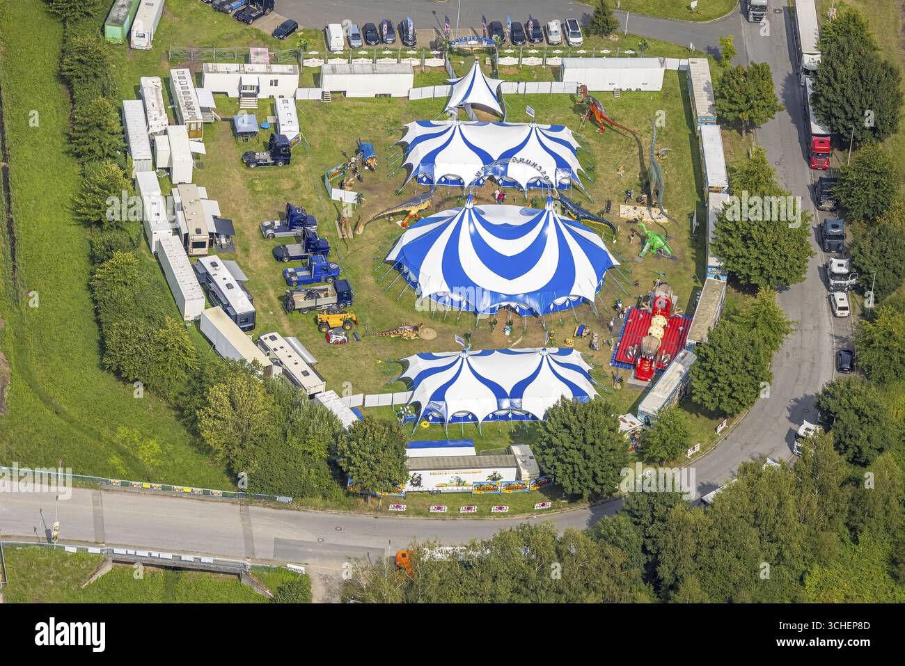 Luftansicht, Dinosaurierausstellung mit Zirkuszelt in der Fredi-Ostermann-Straße, Ruedinghausen, Witten, Ruhrgebiet, Nordrhein-Westfalen, Deutschland, DE, E Stockfoto