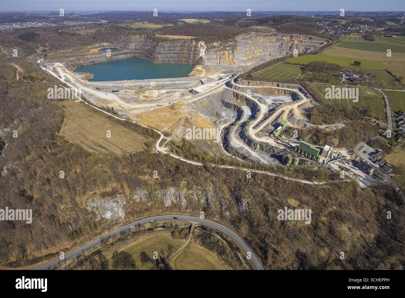 Luftaufnahme, Blaue Lagune, Asbeck Steinbruch, Eisborn, Balve, Sauerland, Nordrhein-Westfalen, Deutschland, DE, Europa, Kalksteinbruch, Lagune, Luftaufnahme, aer Stockfoto