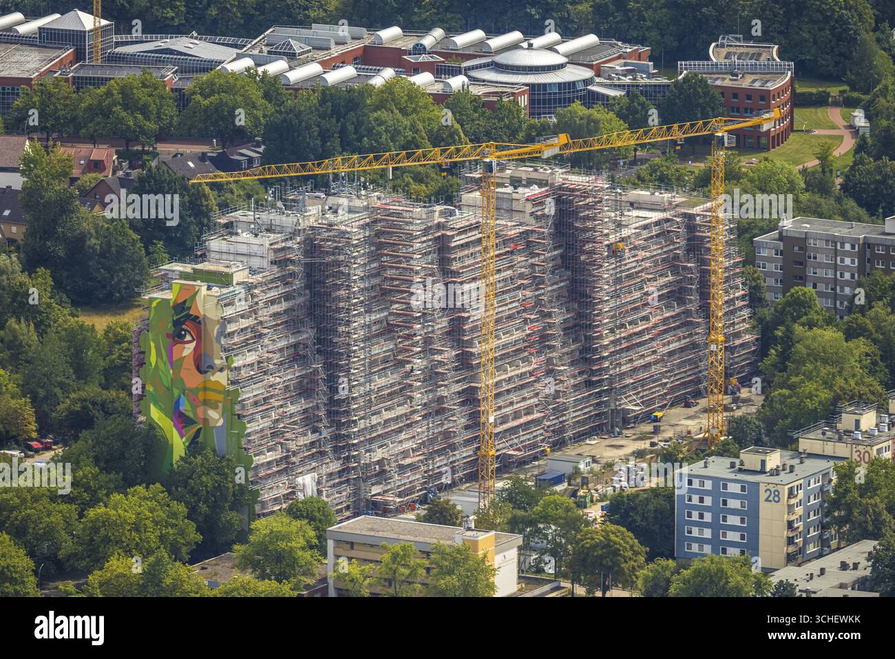 Blick aus der Vogelperspektive, Wohnblock Hannibal II, Gerüste für Renovierung und Renovierung, Vogelpothsweg, Dorstfeld, Dortmund, Ruhrgebiet, Nordrhein-Wes Stockfoto