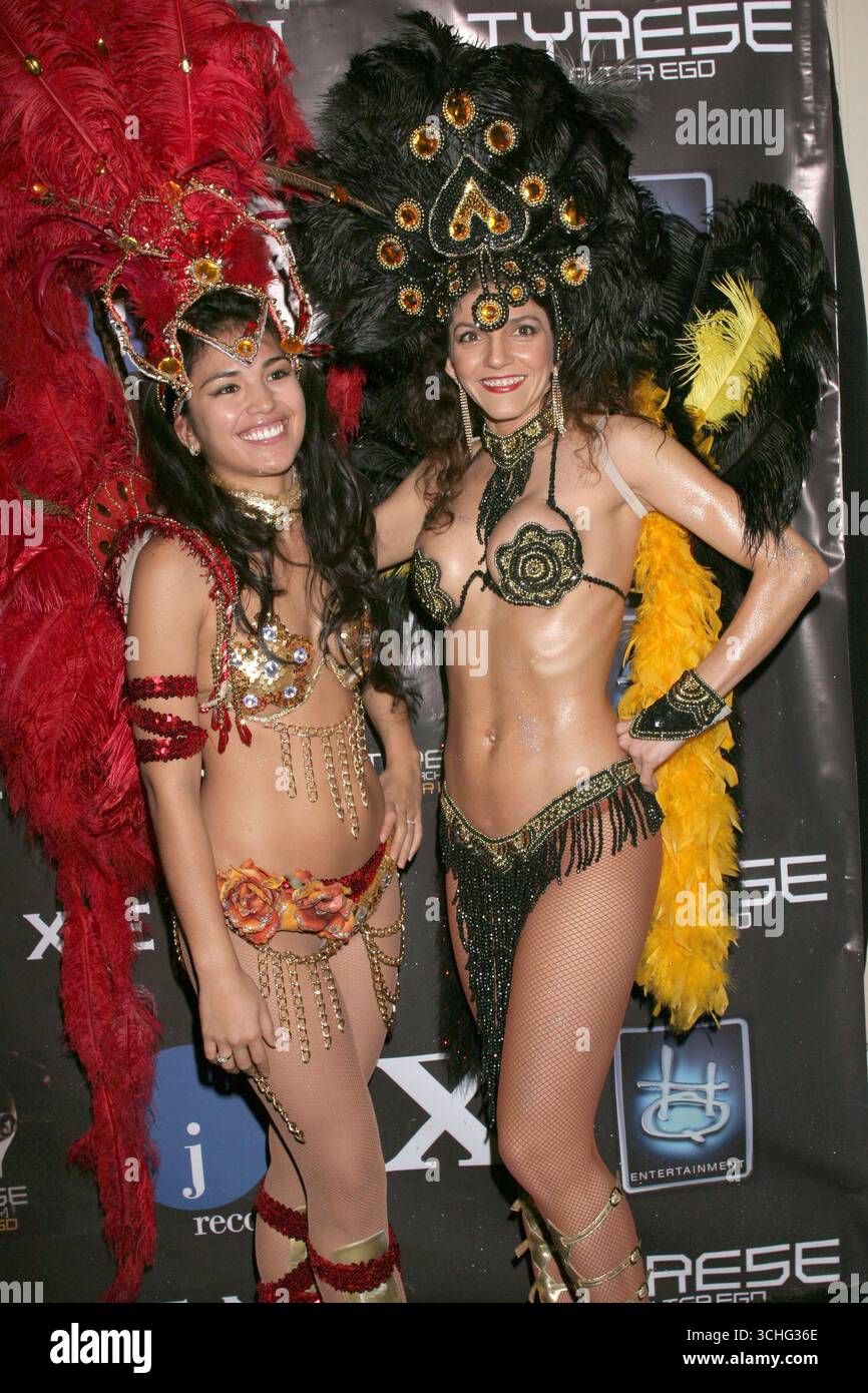 Brasilianische Mädchen bei der Tyrese Gibson Double Album (Alter Ego) Record Release Party, die am 9. Dezember 2006 in den Sunset Gower Studios in Hollywood stattfindet Stockfoto